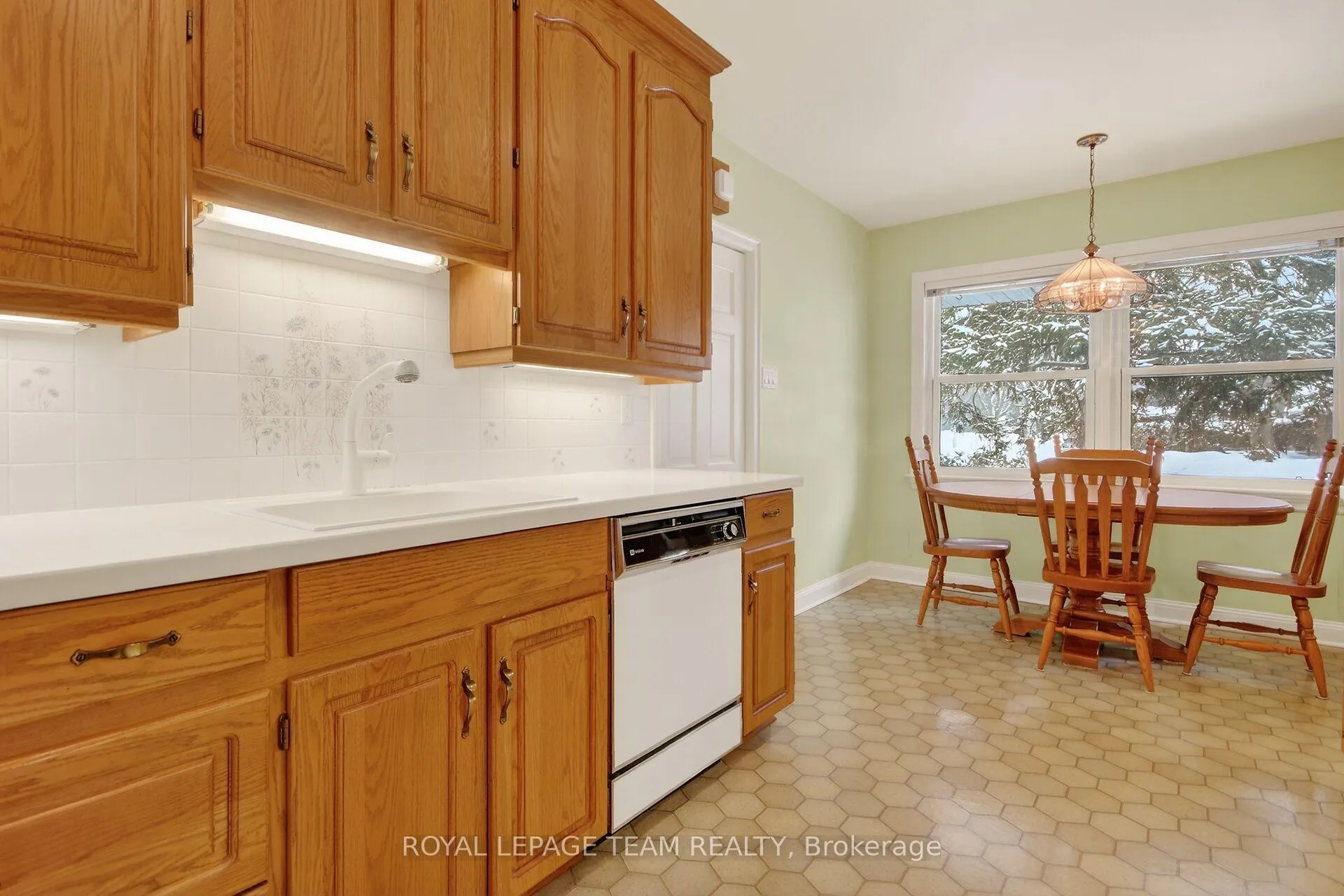 Photo 13 of 825 Killeen Avenue, Ottawa, McKellar Heights/Glabar Park — HOMEH