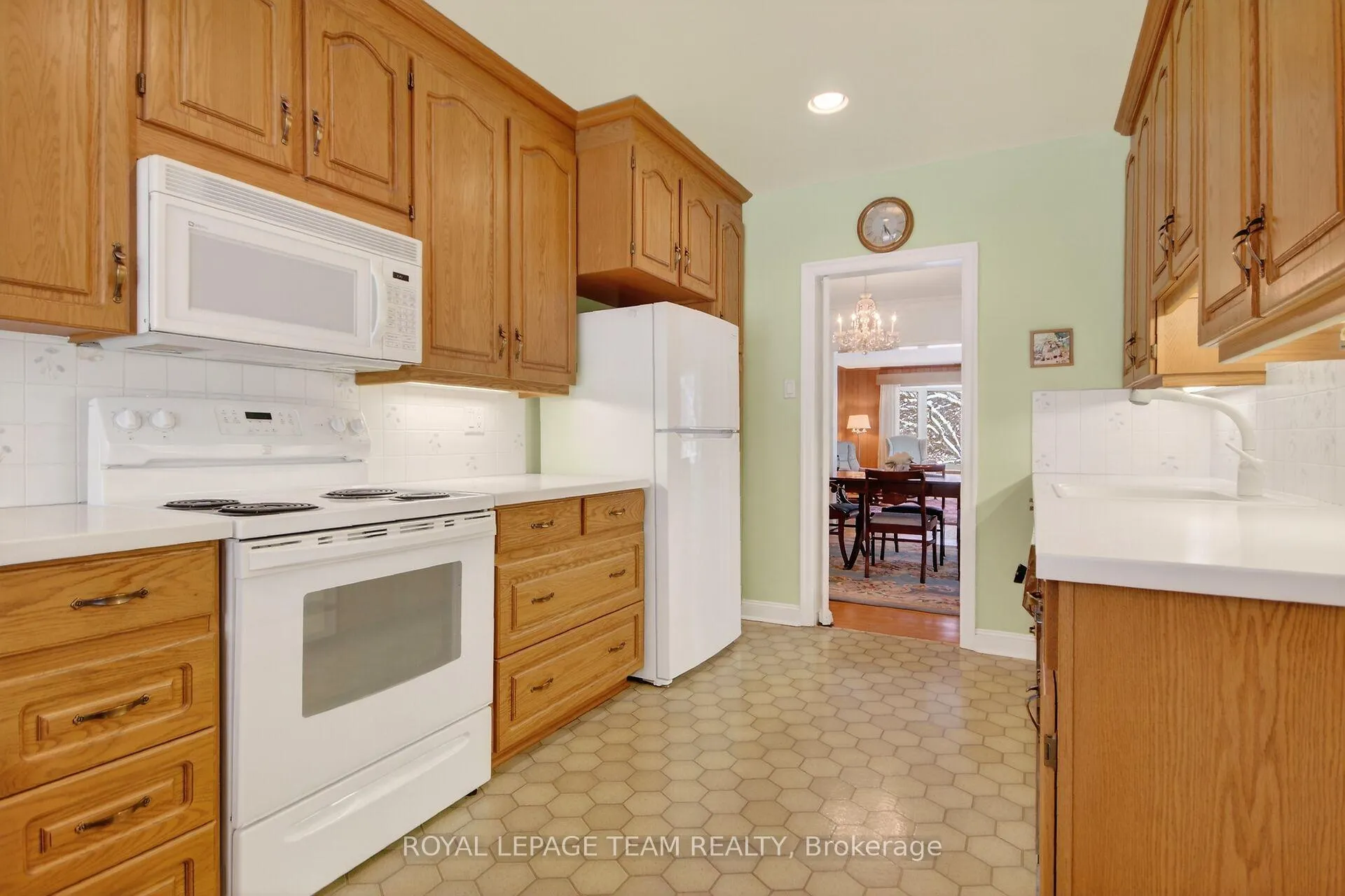 Photo 14 of 825 Killeen Avenue, Ottawa, McKellar Heights/Glabar Park — HOMEH