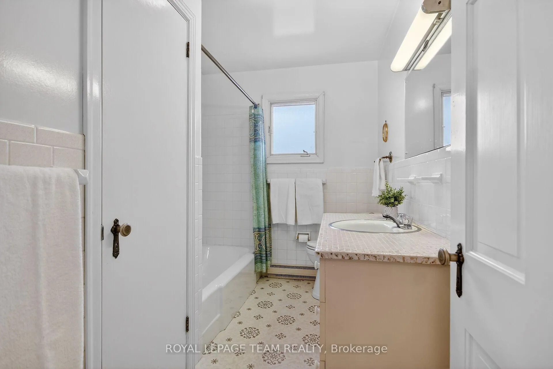 Photo 17 of 825 Killeen Avenue, Ottawa, McKellar Heights/Glabar Park — HOMEH