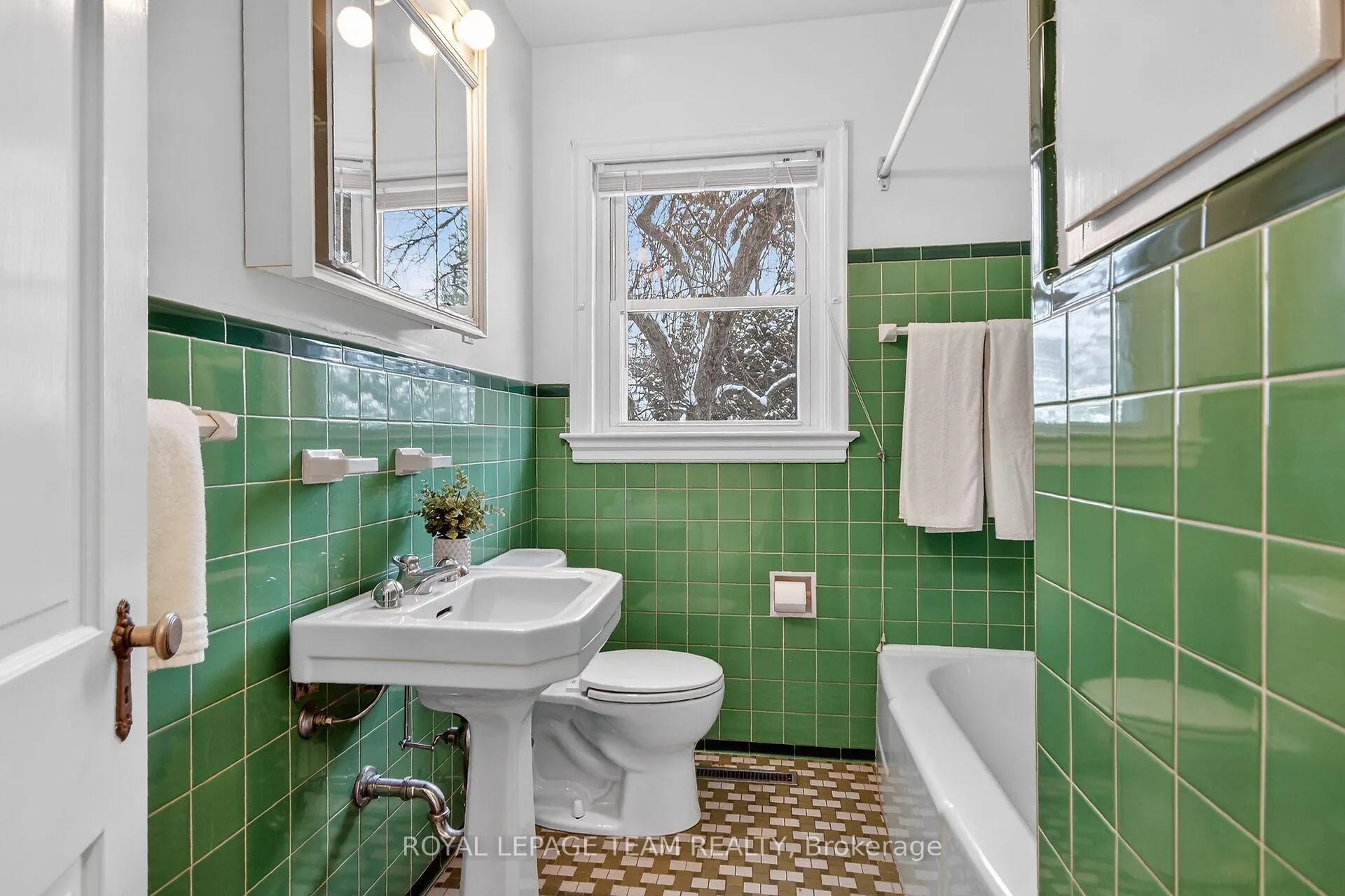 Photo 20 of 825 Killeen Avenue, Ottawa, McKellar Heights/Glabar Park — HOMEH