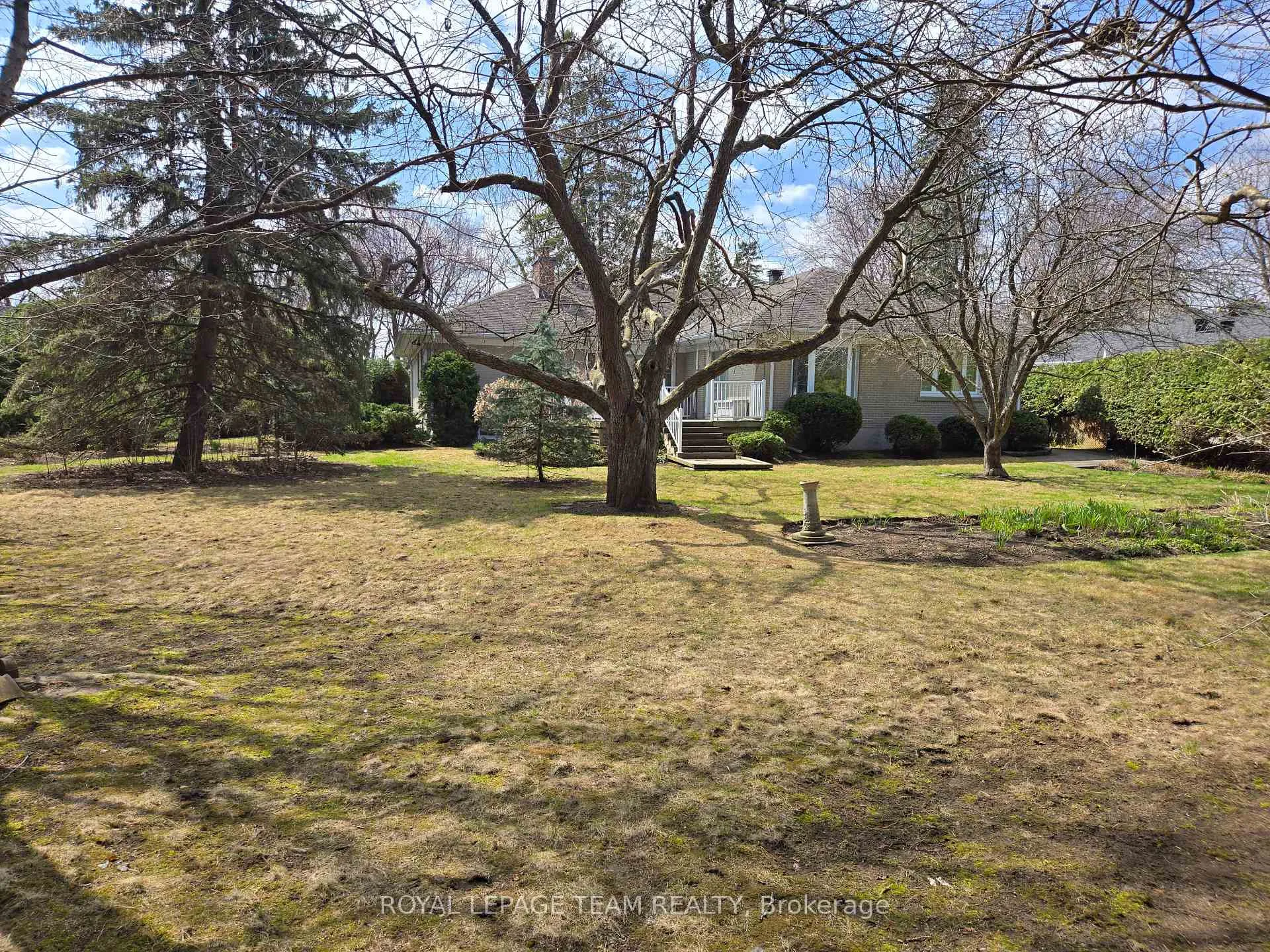 Photo 29 of 825 Killeen Avenue, Ottawa, McKellar Heights/Glabar Park — HOMEH