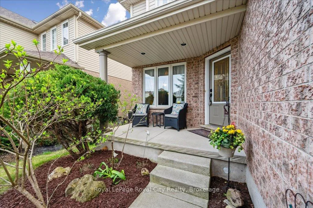 Photo 3 of 67 Grey Oak Drive, Guelph, Pineridge/Westminster Woods — HOMEH