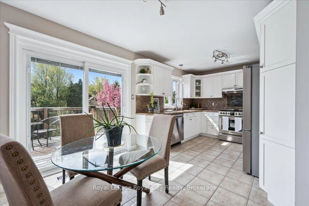Photo 10 of 67 Grey Oak Drive, Guelph, Pineridge/Westminster Woods — HOMEH