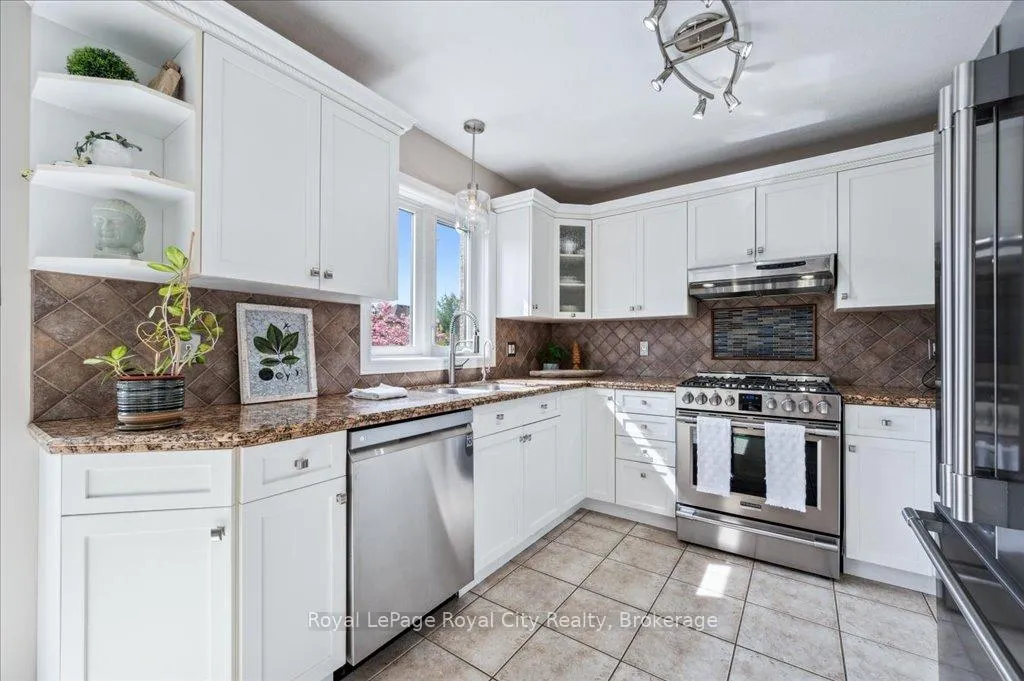 Photo 11 of 67 Grey Oak Drive, Guelph, Pineridge/Westminster Woods — HOMEH