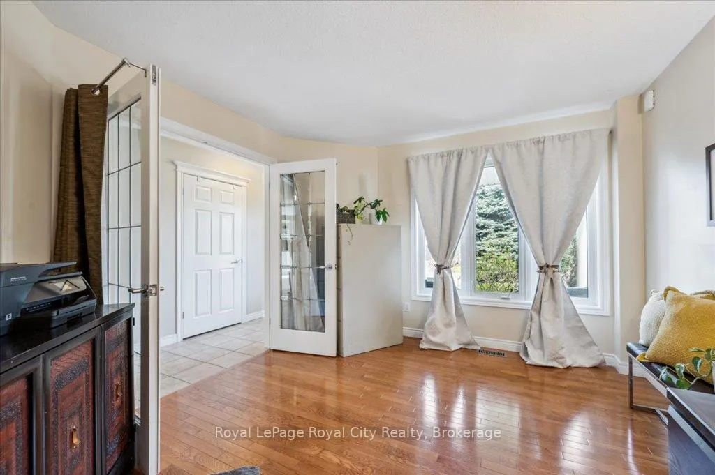 Photo 19 of 67 Grey Oak Drive, Guelph, Pineridge/Westminster Woods — HOMEH
