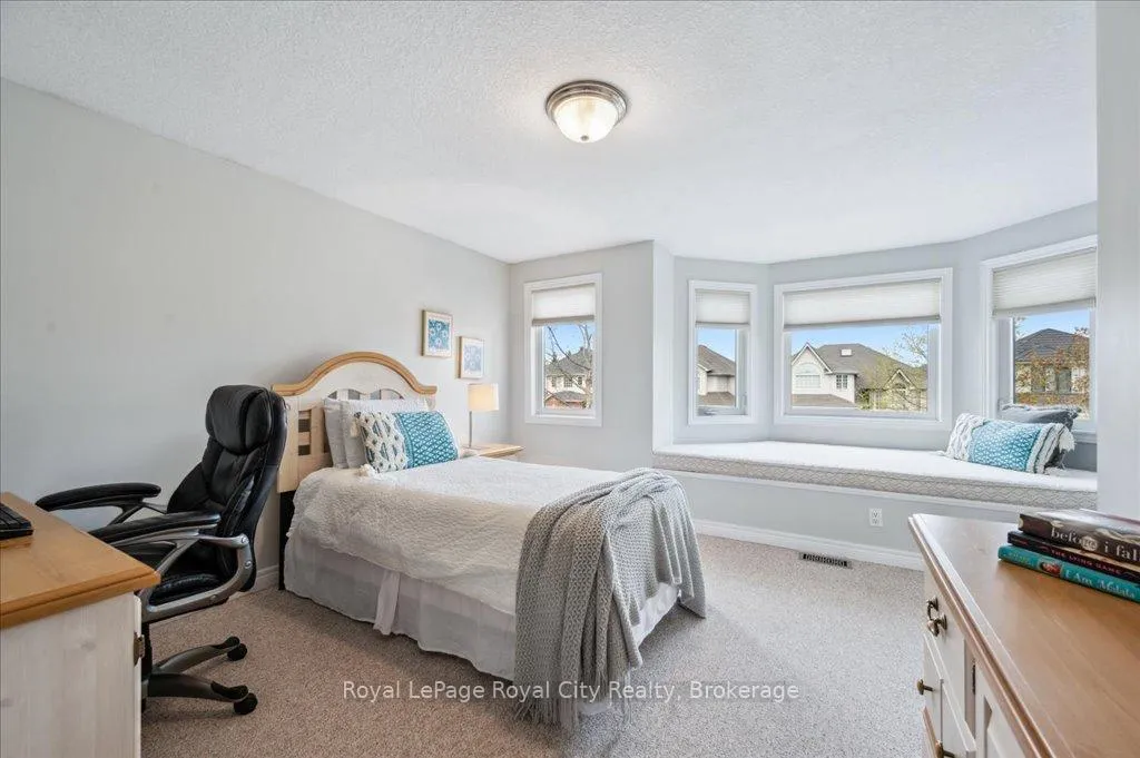 Photo 24 of 67 Grey Oak Drive, Guelph, Pineridge/Westminster Woods — HOMEH