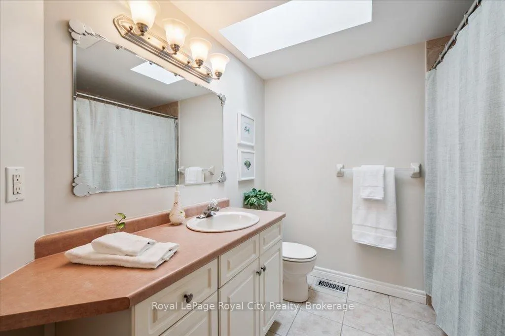 Photo 26 of 67 Grey Oak Drive, Guelph, Pineridge/Westminster Woods — HOMEH