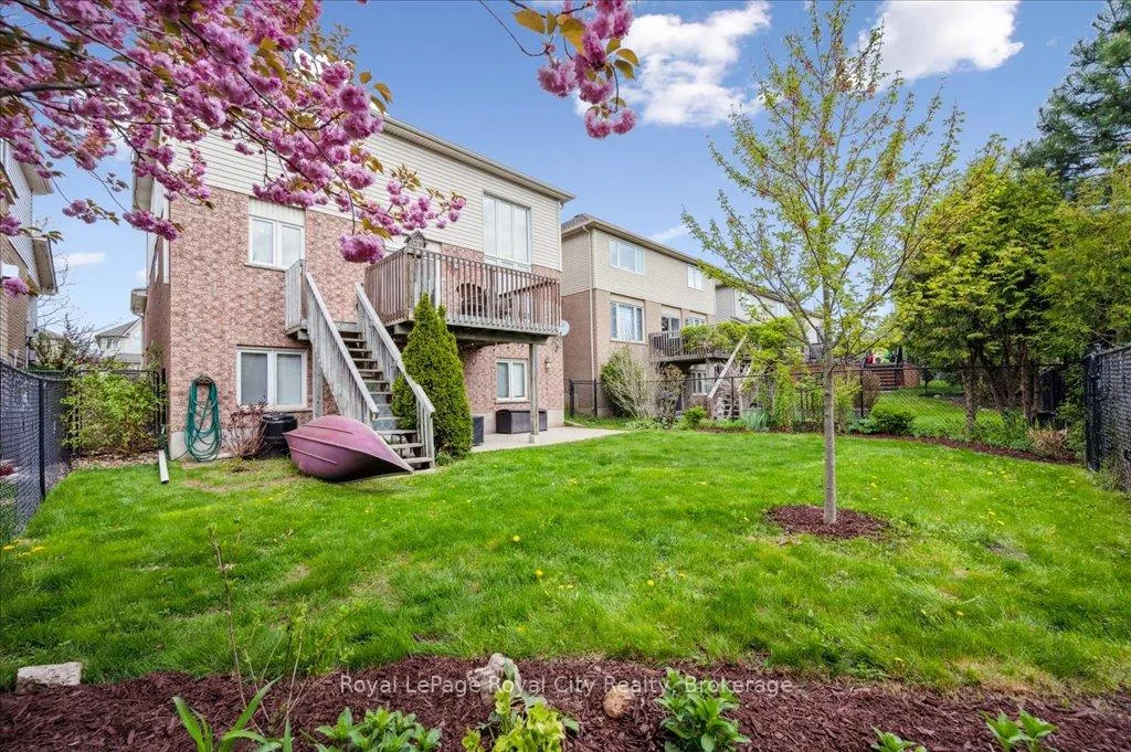 Photo 36 of 67 Grey Oak Drive, Guelph, Pineridge/Westminster Woods — HOMEH