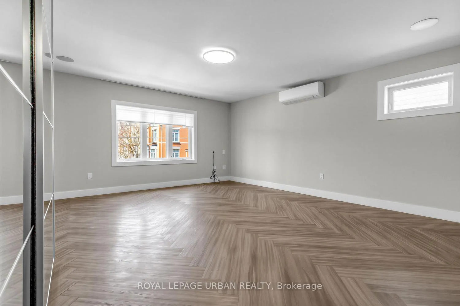 Photo 4 of 901 Pape Avenue, Toronto, Danforth Village-East York — HOMEH
