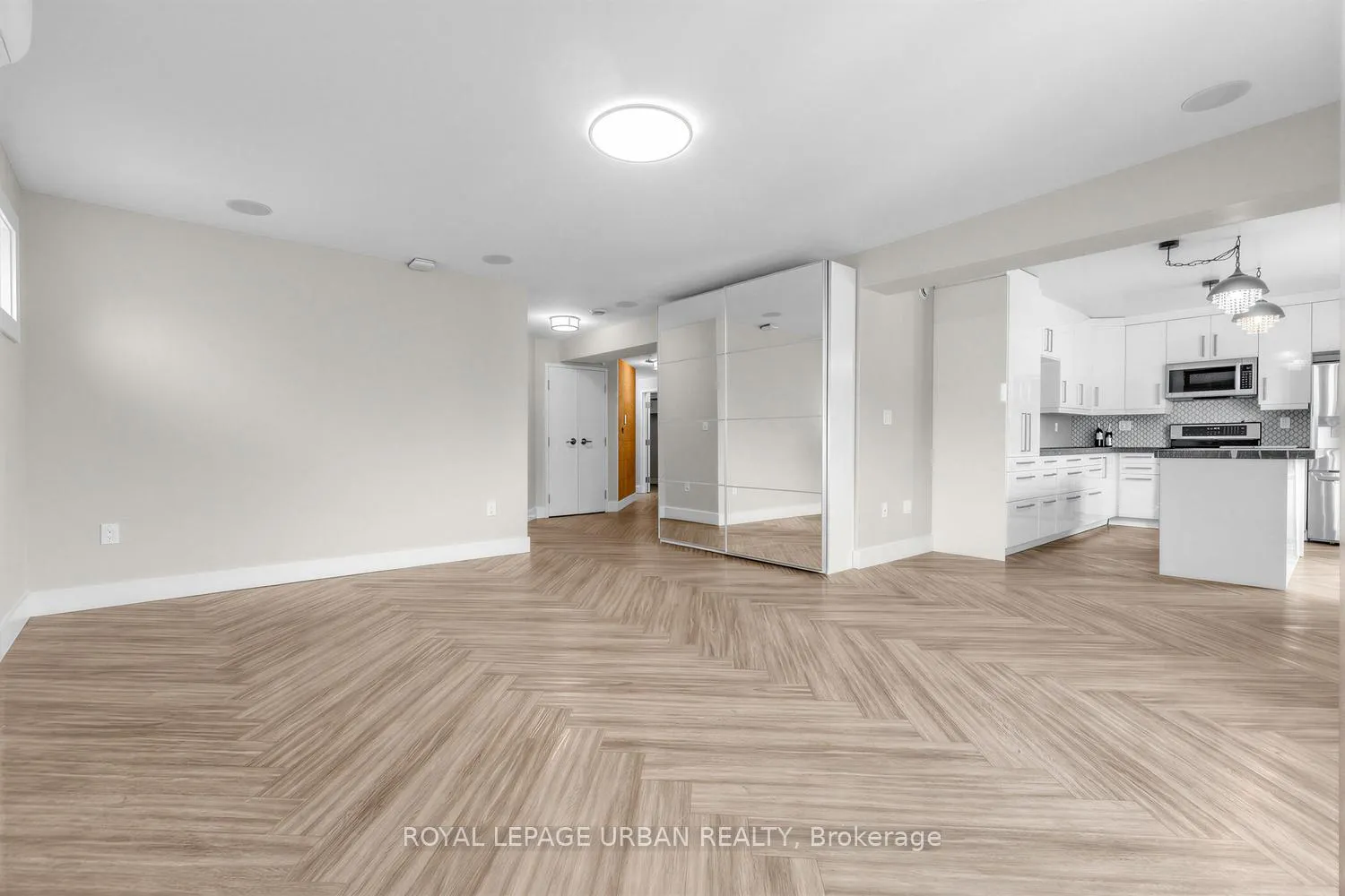 Photo 5 of 901 Pape Avenue, Toronto, Danforth Village-East York — HOMEH