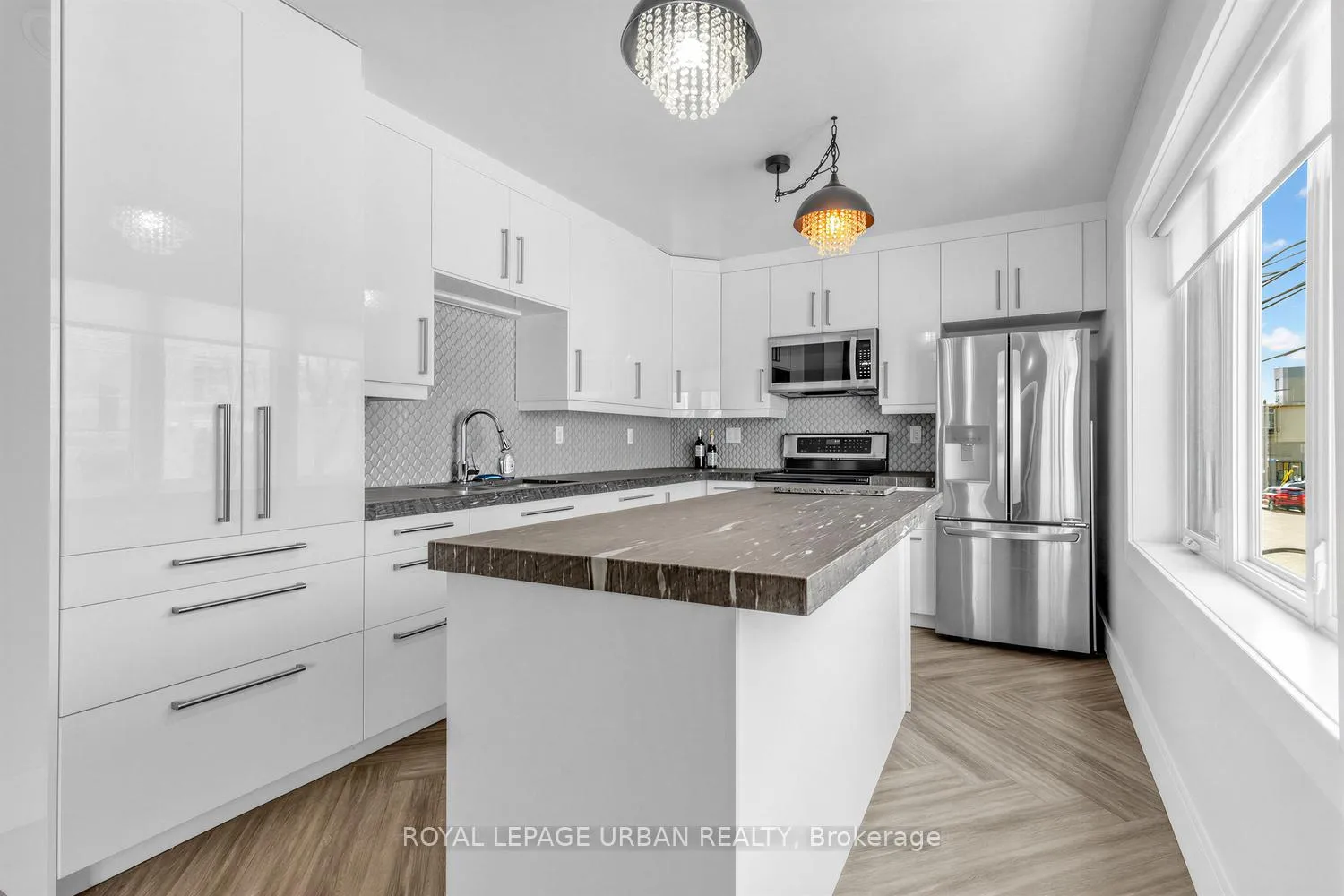 Photo 7 of 901 Pape Avenue, Toronto, Danforth Village-East York — HOMEH