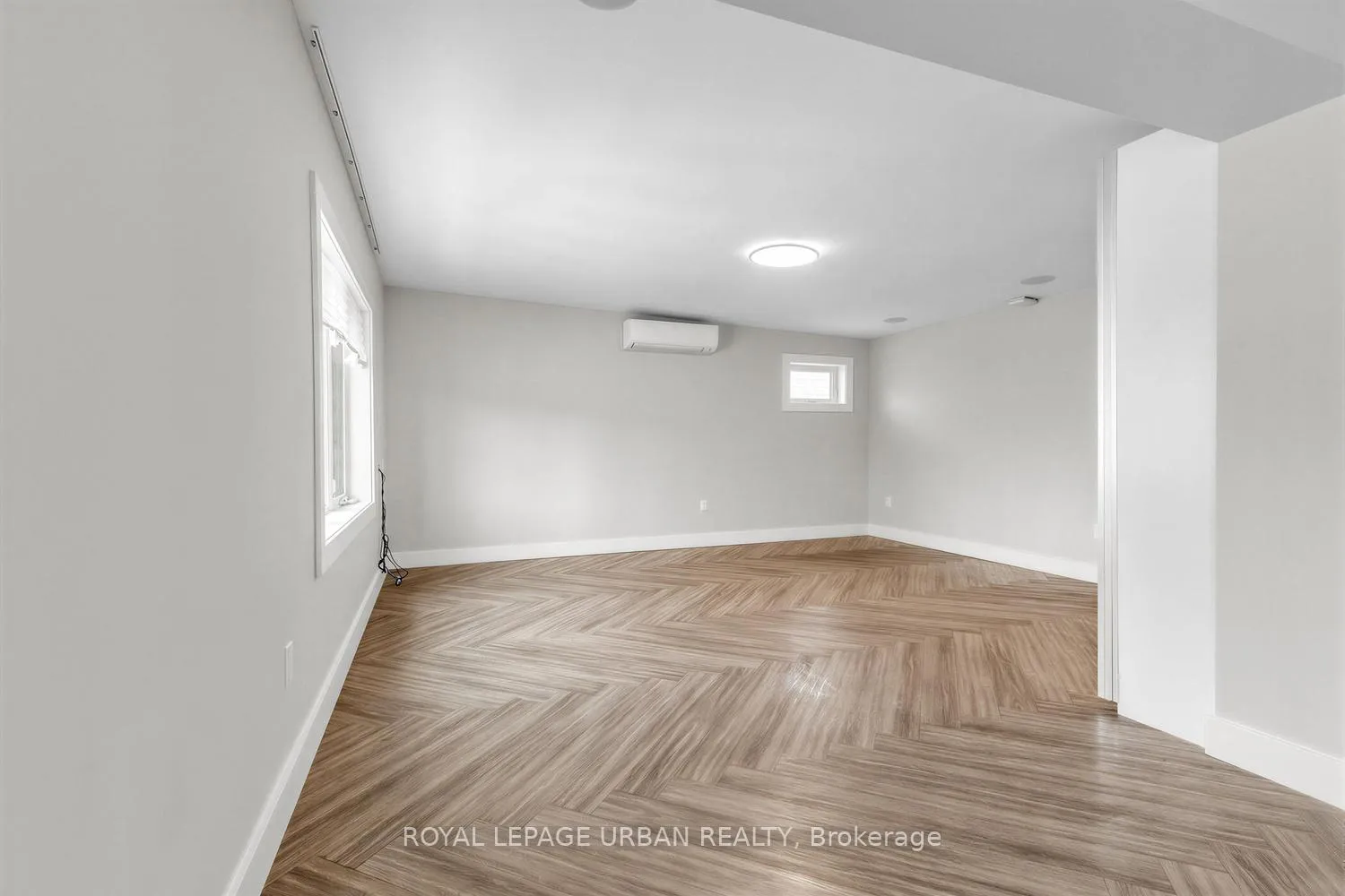 Photo 8 of 901 Pape Avenue, Toronto, Danforth Village-East York — HOMEH