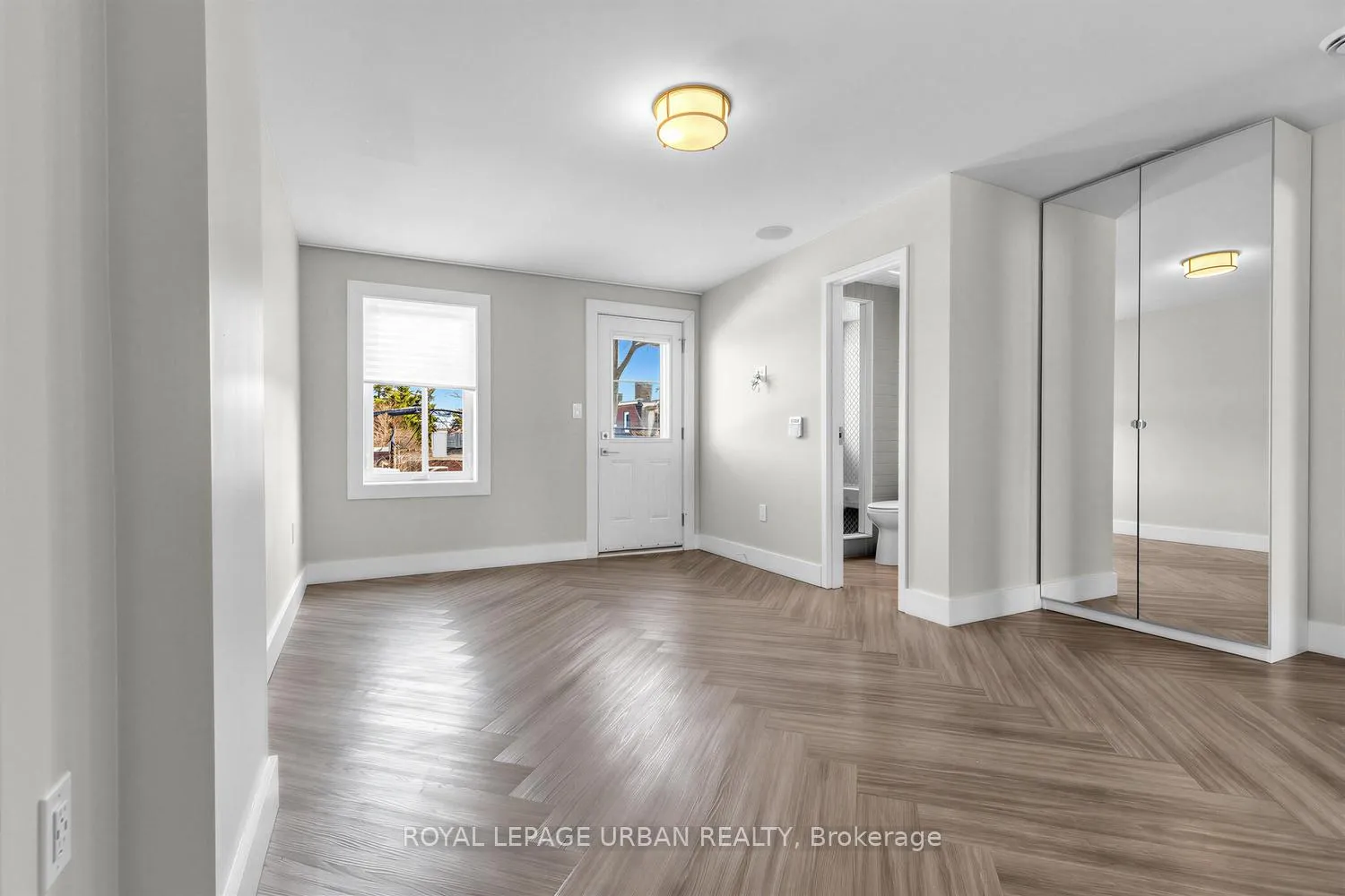 Photo 10 of 901 Pape Avenue, Toronto, Danforth Village-East York — HOMEH