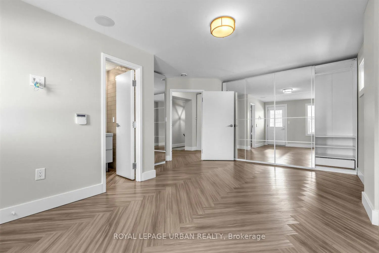 Photo 12 of 901 Pape Avenue, Toronto, Danforth Village-East York — HOMEH