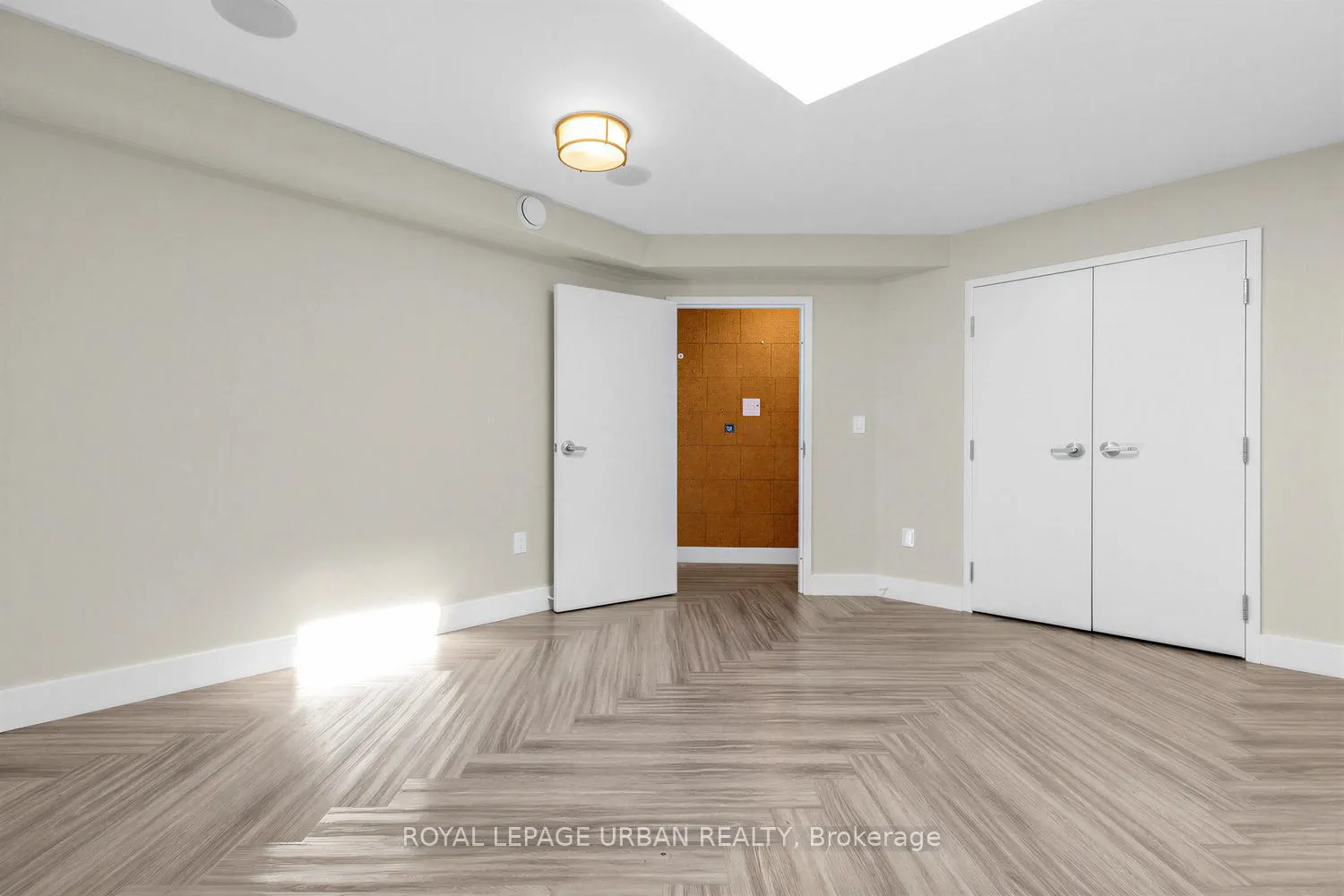 Photo 15 of 901 Pape Avenue, Toronto, Danforth Village-East York — HOMEH