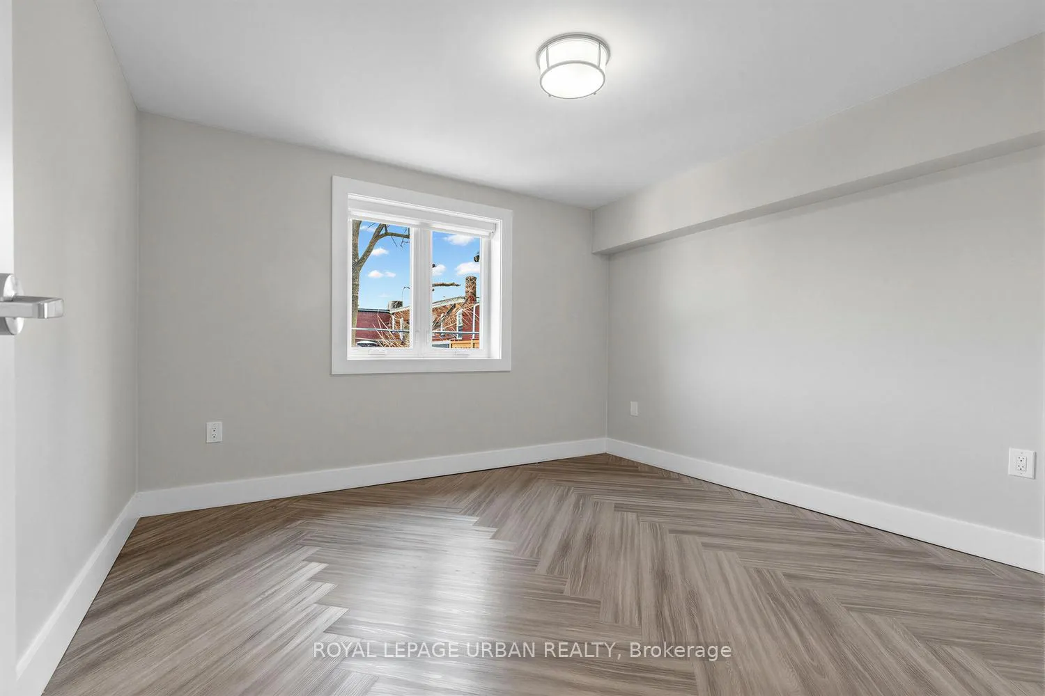 Photo 17 of 901 Pape Avenue, Toronto, Danforth Village-East York — HOMEH