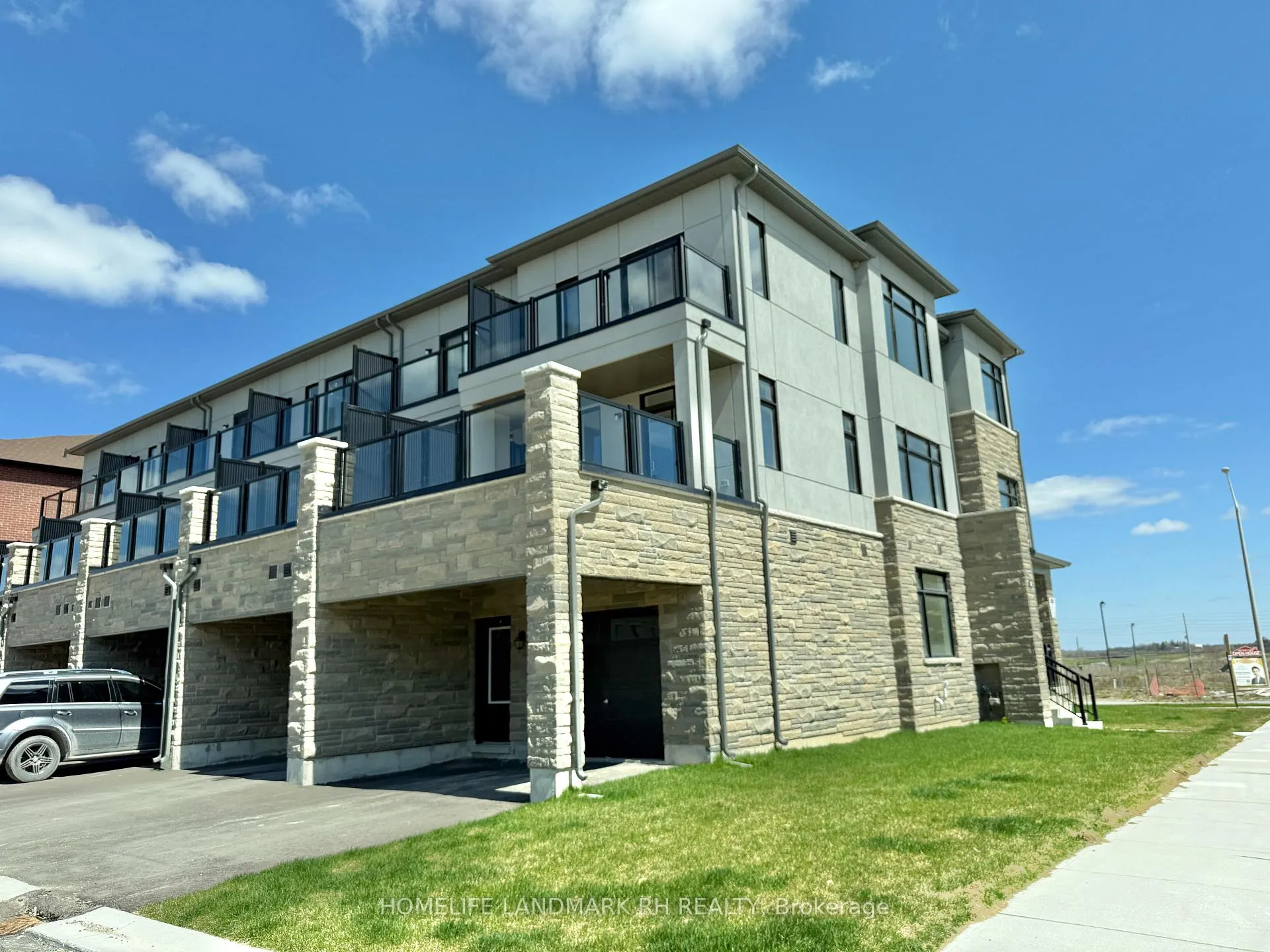 Photo 3 of 12 Emma Pearson Drive, Markham, Rural Markham — HOMEH
