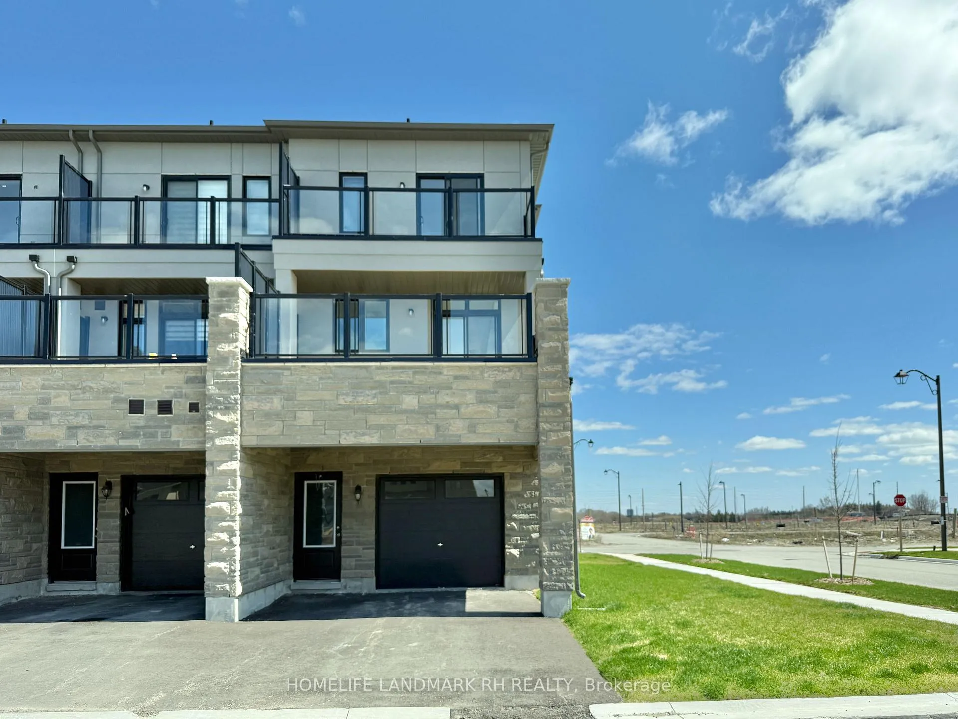 Photo 4 of 12 Emma Pearson Drive, Markham, Rural Markham — HOMEH