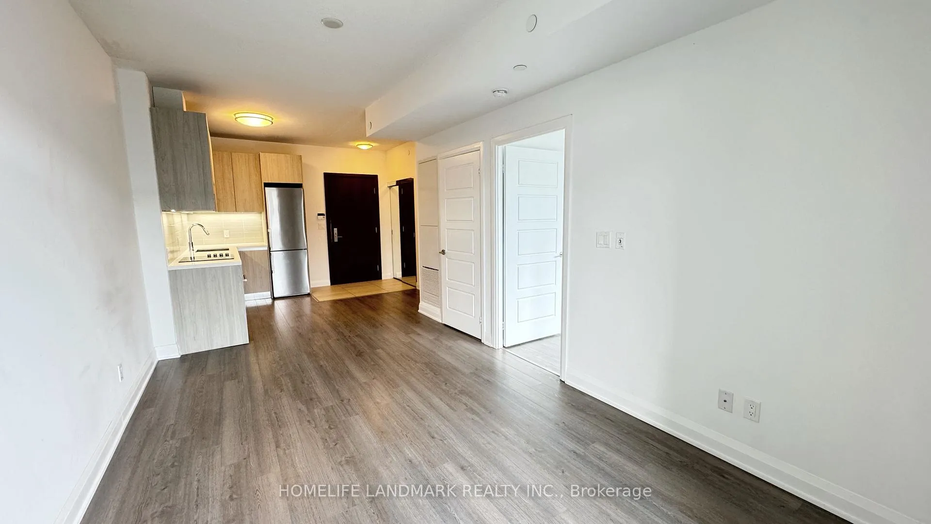 Photo 4 of Unit 732, 15 Water Walk Drive, Markham, Unionville — HOMEH