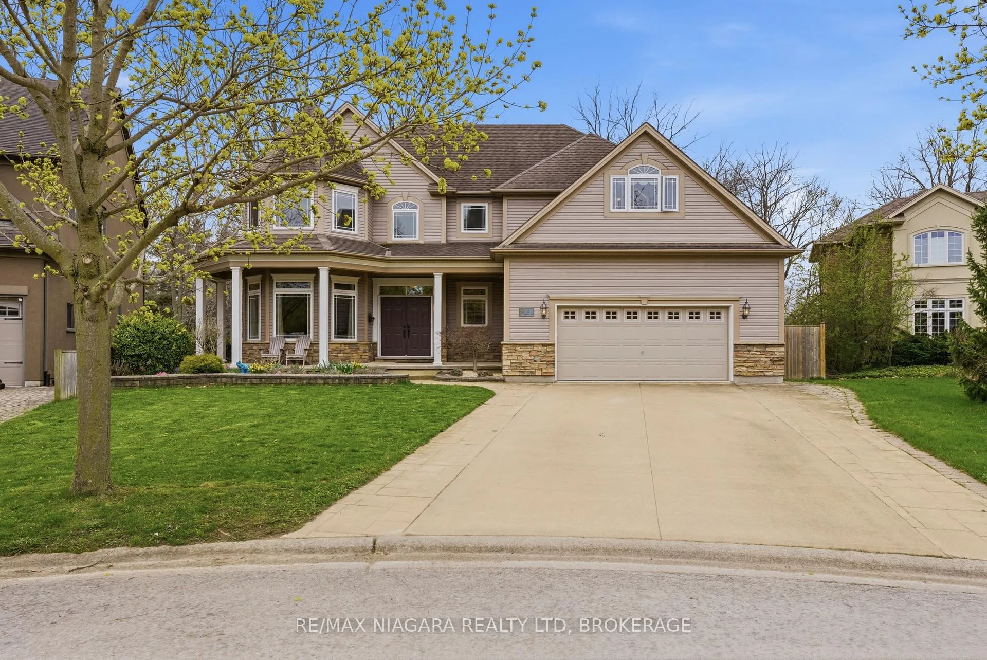 Front of 52 Scullers Way W