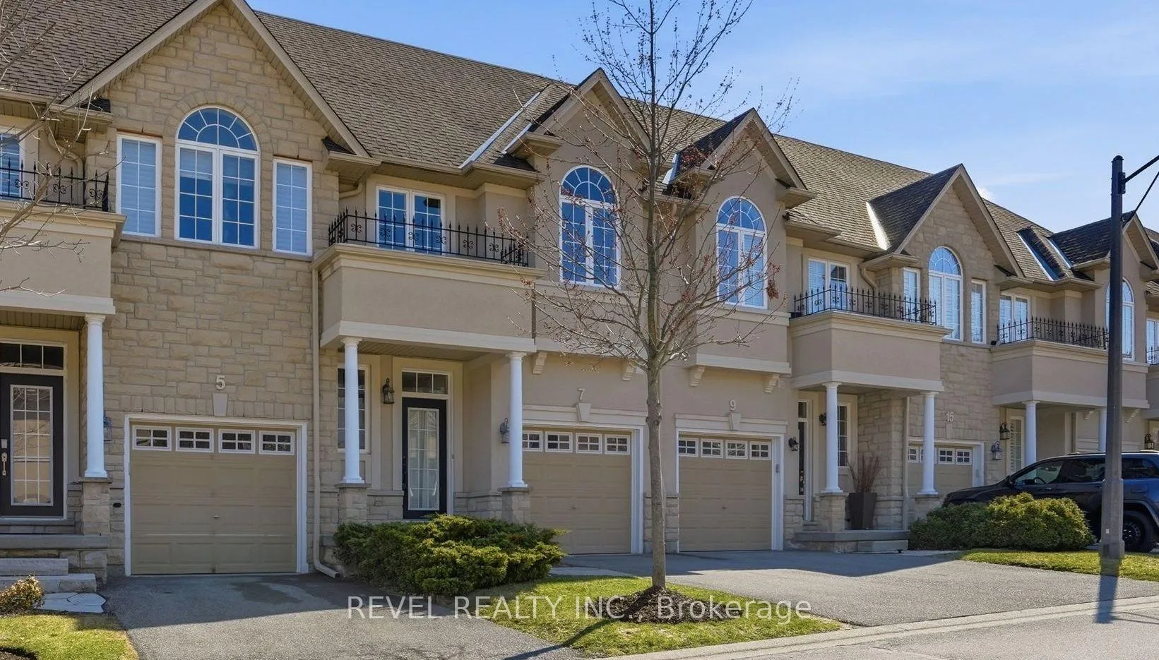 Photo 1 of 7 Forest Valley Crescent, Hamilton, Dundas — HOMEH