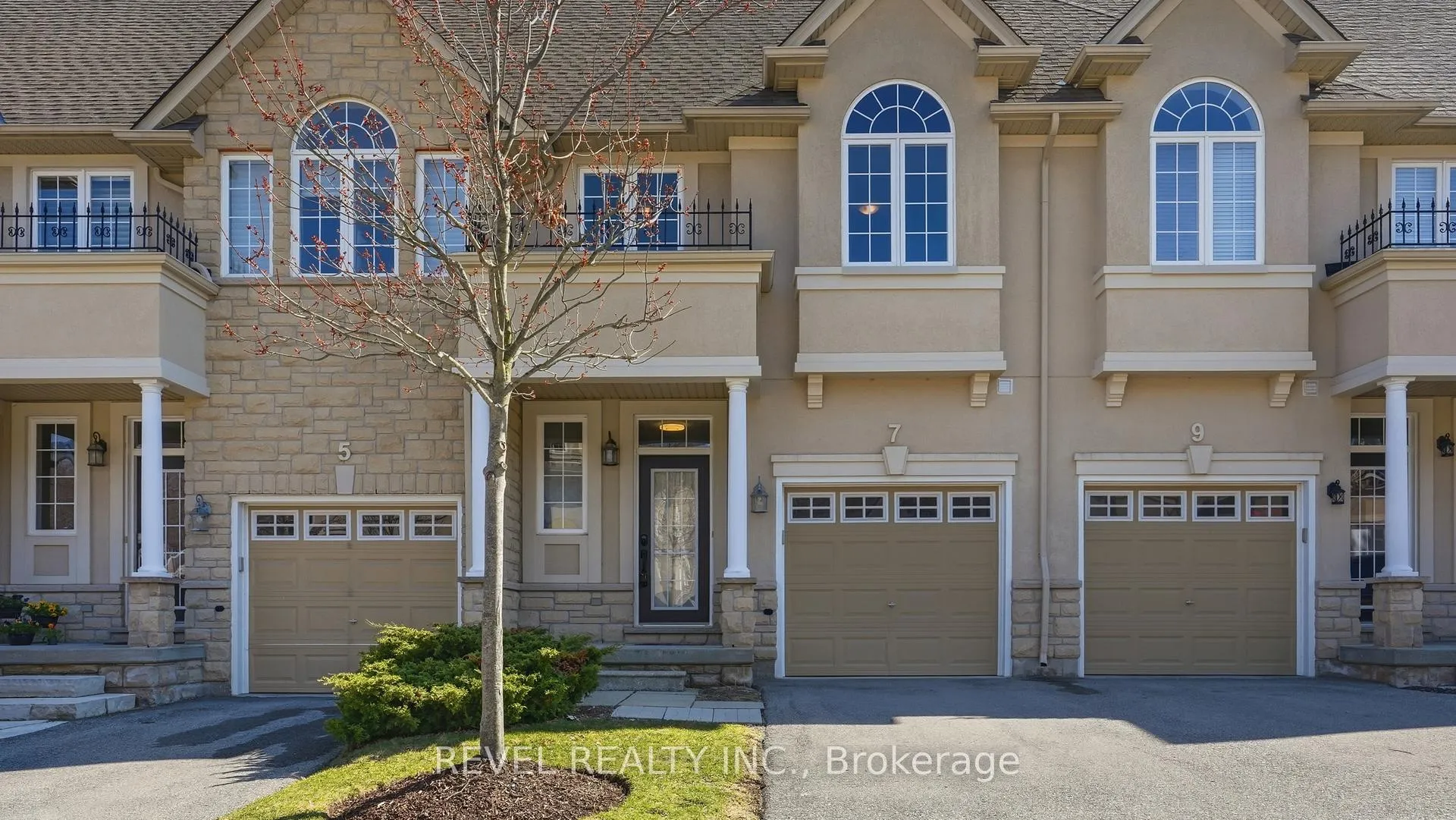 Photo 2 of 7 Forest Valley Crescent, Hamilton, Dundas — HOMEH