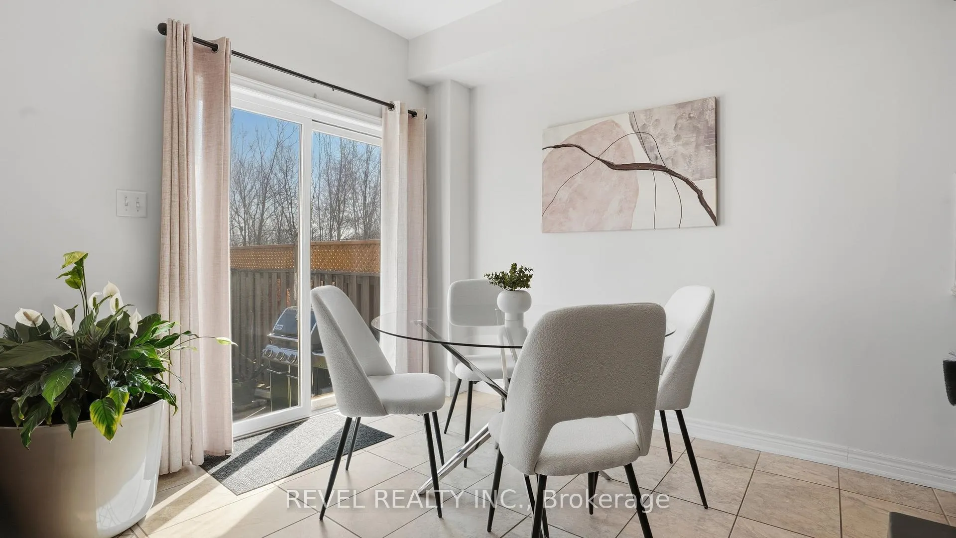 Photo 9 of 7 Forest Valley Crescent, Hamilton, Dundas — HOMEH