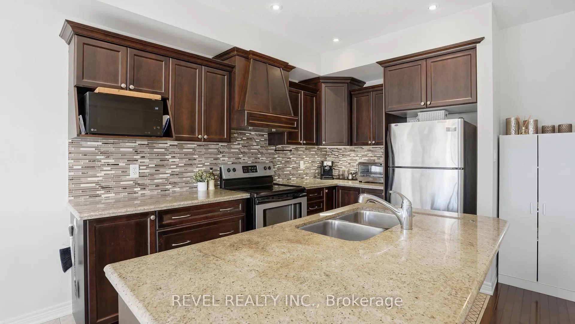 Photo 10 of 7 Forest Valley Crescent, Hamilton, Dundas — HOMEH