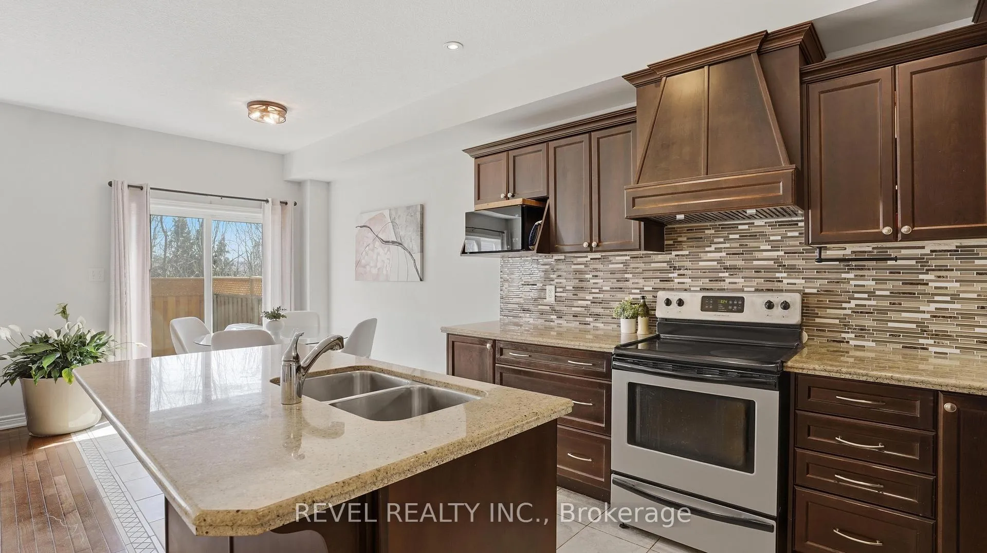 Photo 11 of 7 Forest Valley Crescent, Hamilton, Dundas — HOMEH