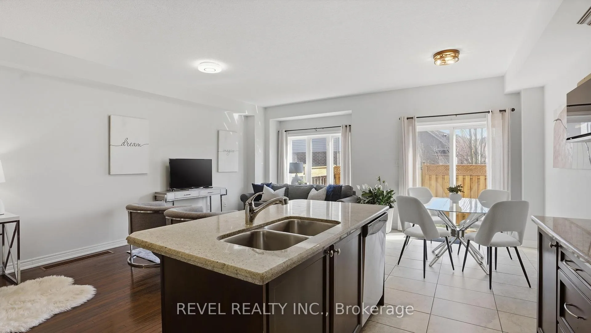 Photo 12 of 7 Forest Valley Crescent, Hamilton, Dundas — HOMEH