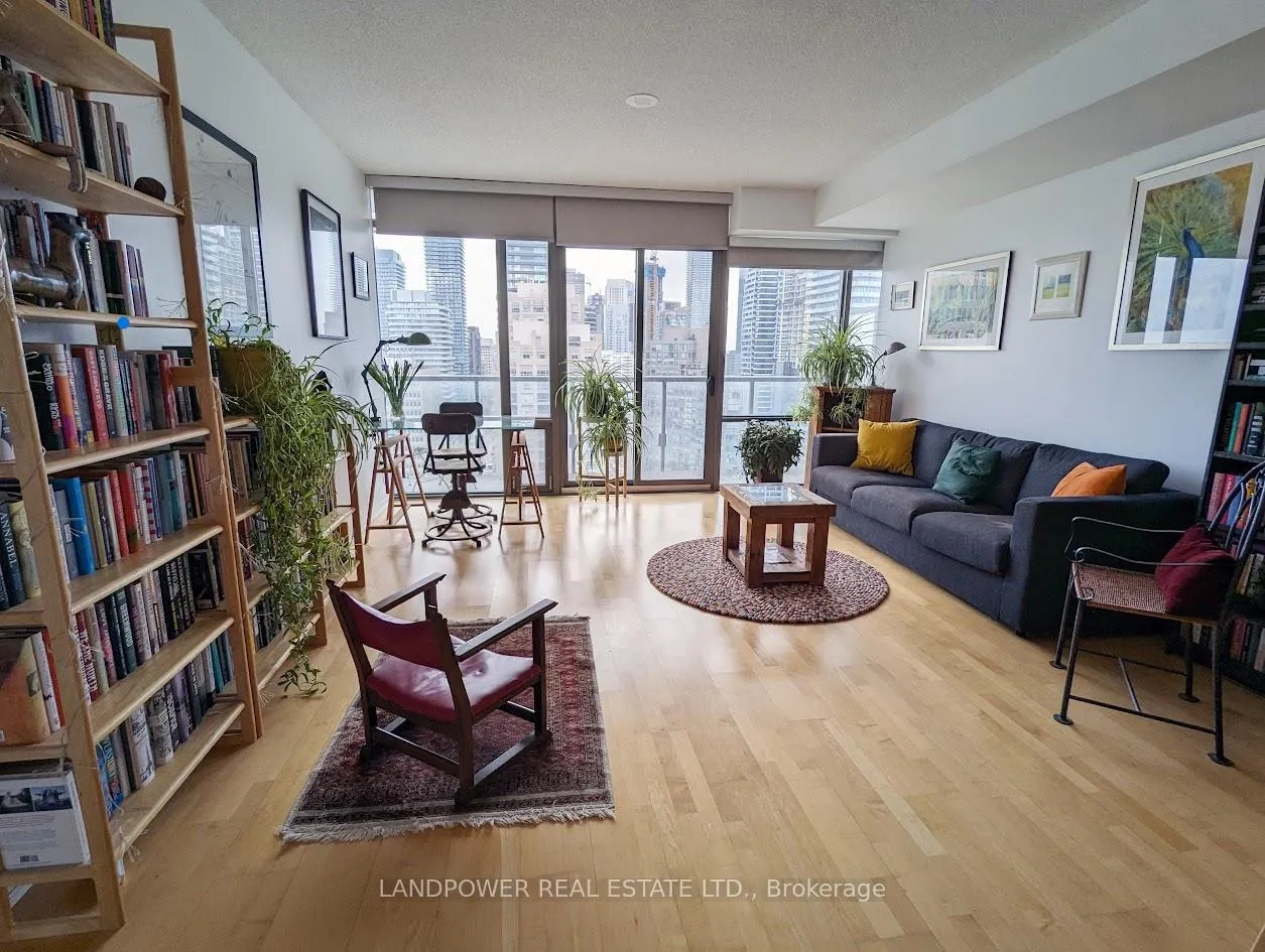 Front of Unit 2704, 37 Grosvenor Street