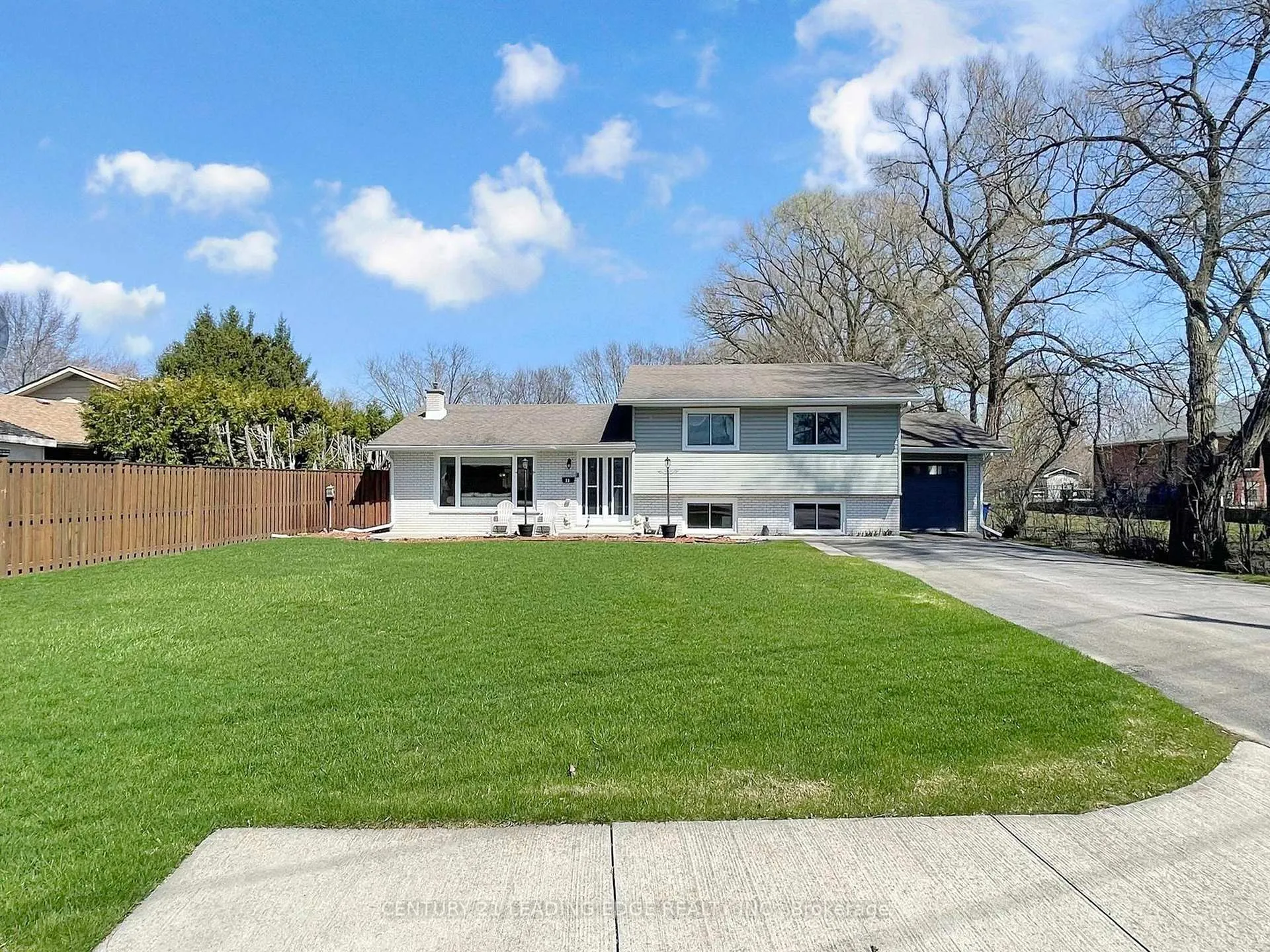 Photo 3 of 53 Metro Road N, Georgina, Keswick North — HOMEH