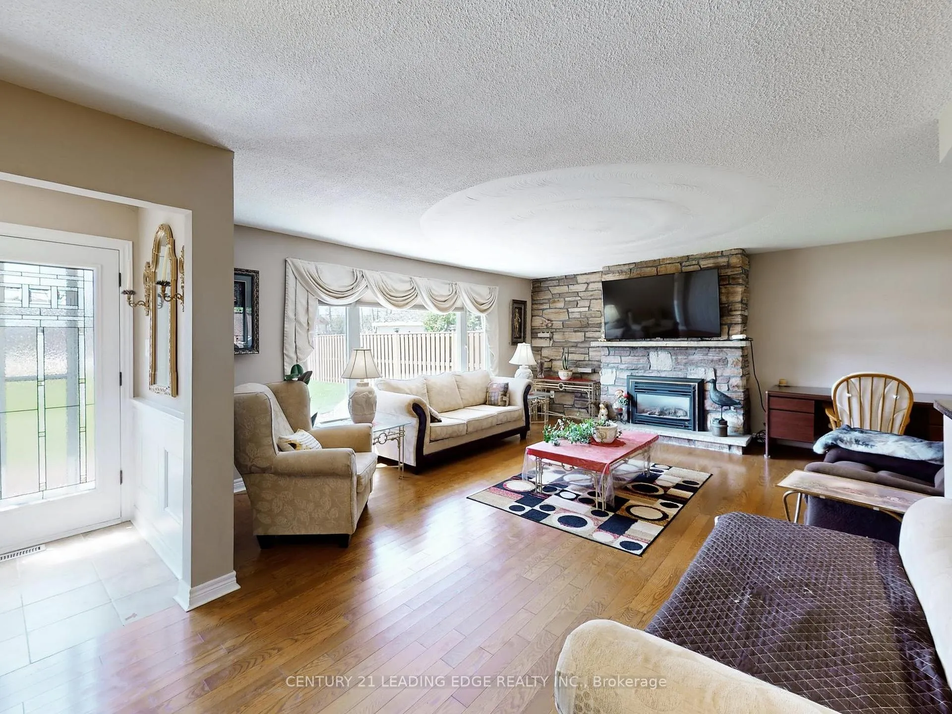 Photo 8 of 53 Metro Road N, Georgina, Keswick North — HOMEH