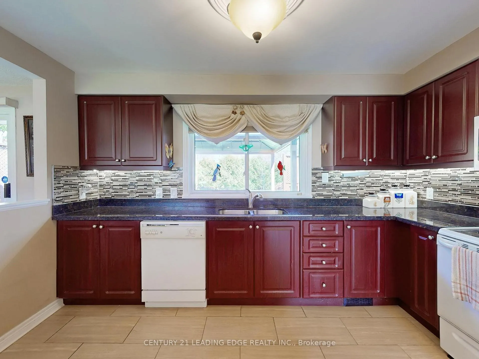 Photo 16 of 53 Metro Road N, Georgina, Keswick North — HOMEH