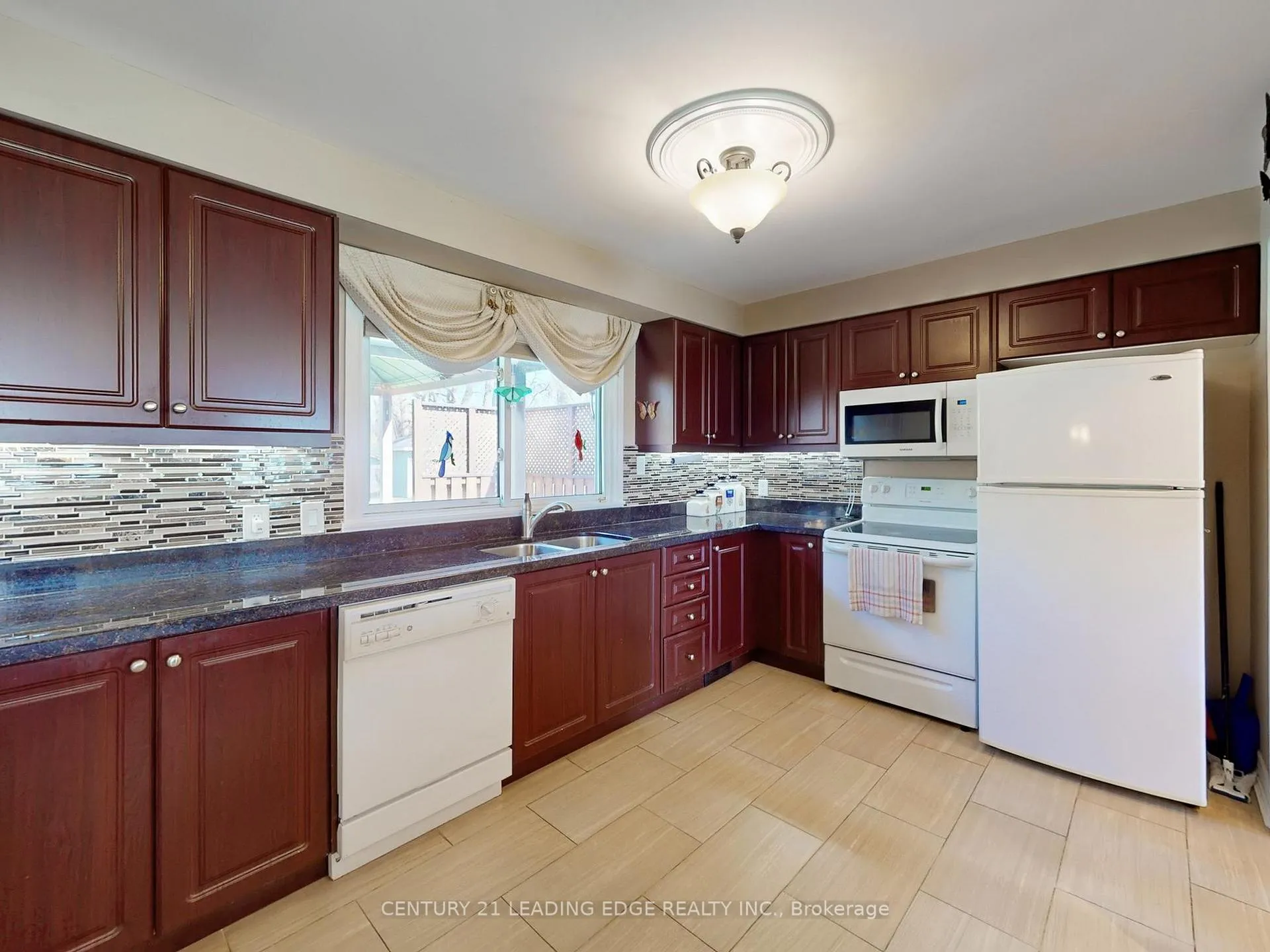 Photo 17 of 53 Metro Road N, Georgina, Keswick North — HOMEH