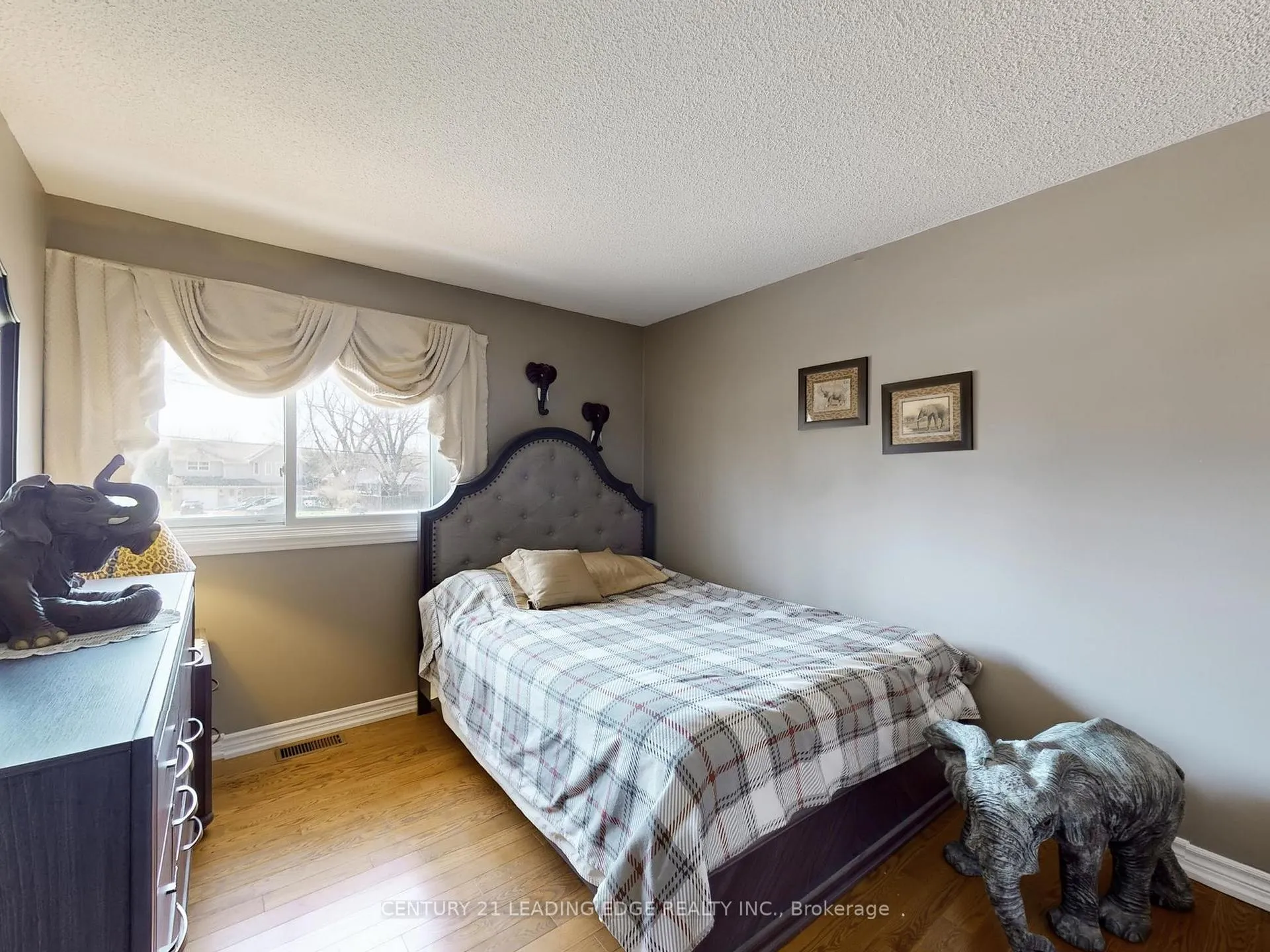 Photo 23 of 53 Metro Road N, Georgina, Keswick North — HOMEH