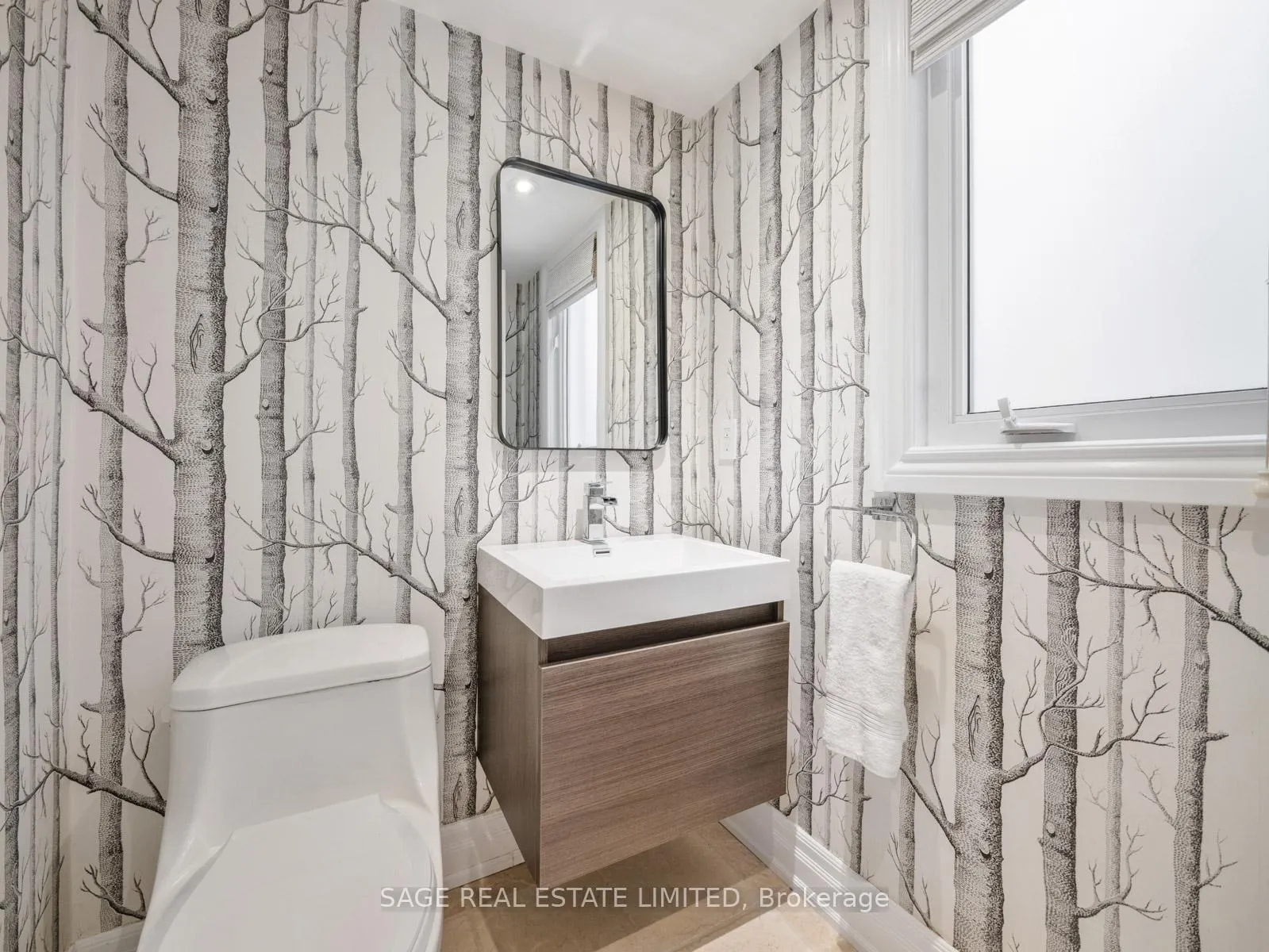 Photo 6 of 137 Willow Avenue, Toronto, The Beaches — HOMEH