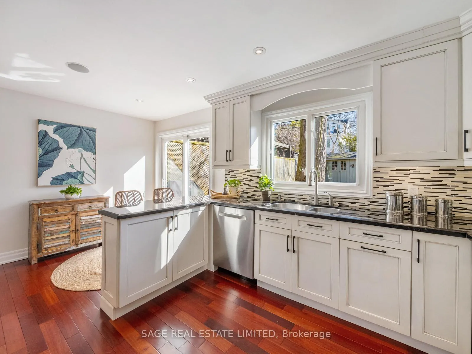 Photo 7 of 137 Willow Avenue, Toronto, The Beaches — HOMEH