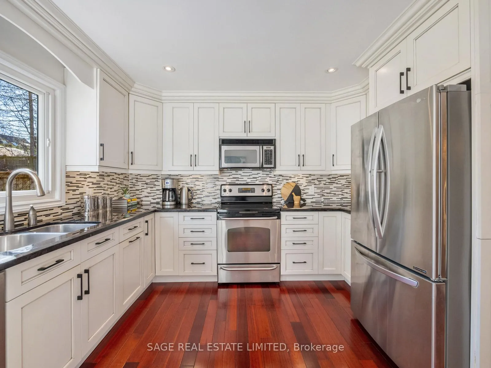 Photo 8 of 137 Willow Avenue, Toronto, The Beaches — HOMEH