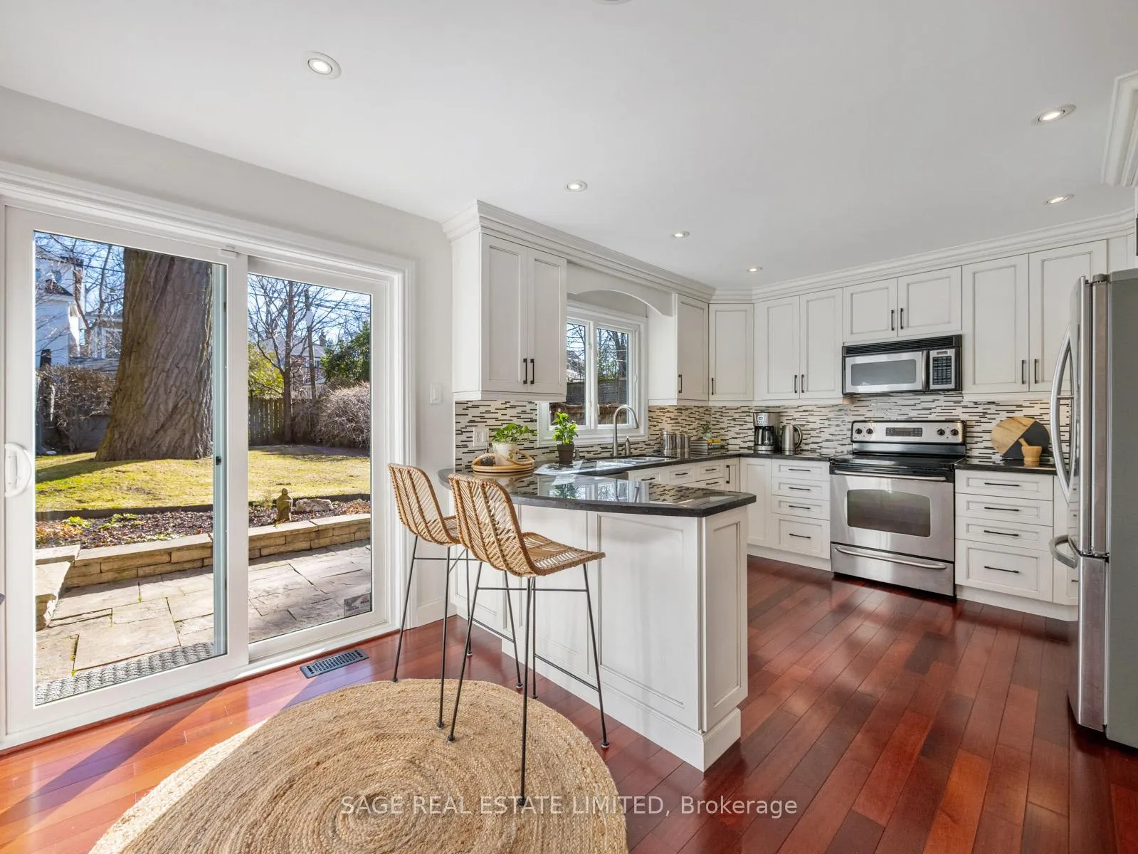 Photo 10 of 137 Willow Avenue, Toronto, The Beaches — HOMEH
