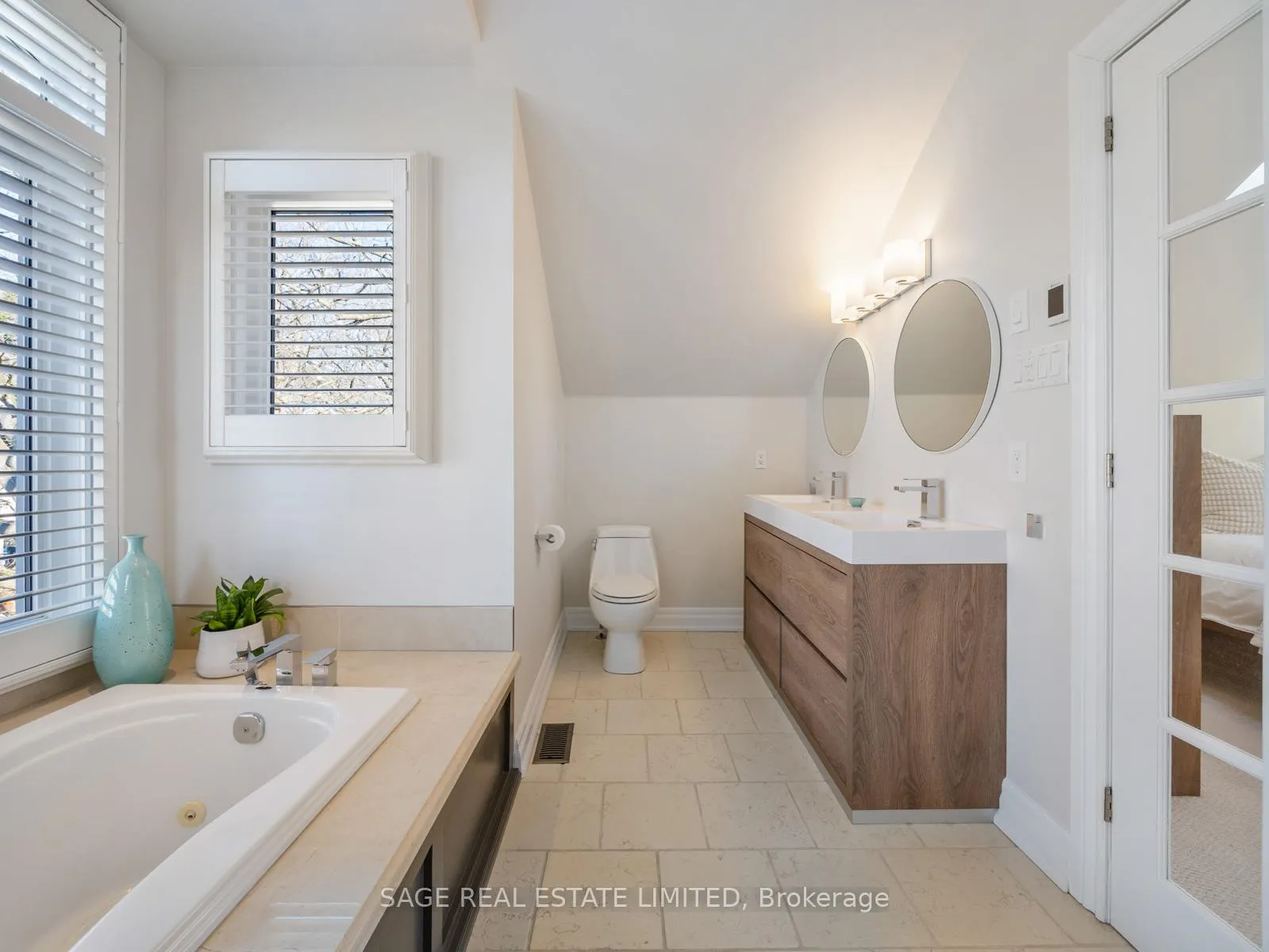 Photo 23 of 137 Willow Avenue, Toronto, The Beaches — HOMEH