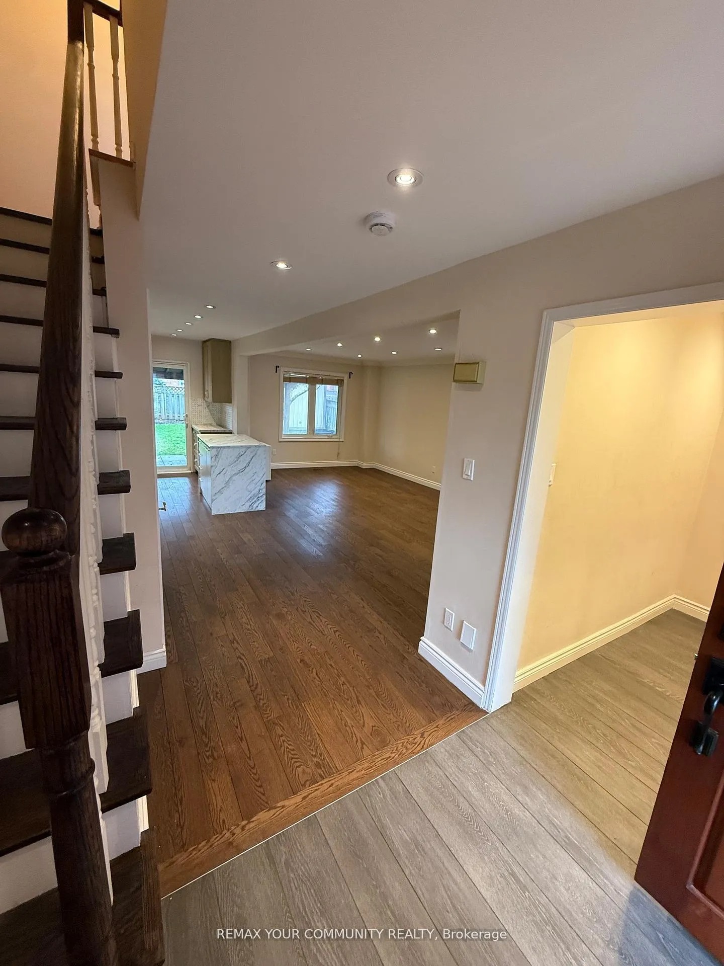 Photo 4 of 81 Waterfall Road, Vaughan, East Woodbridge — HOMEH