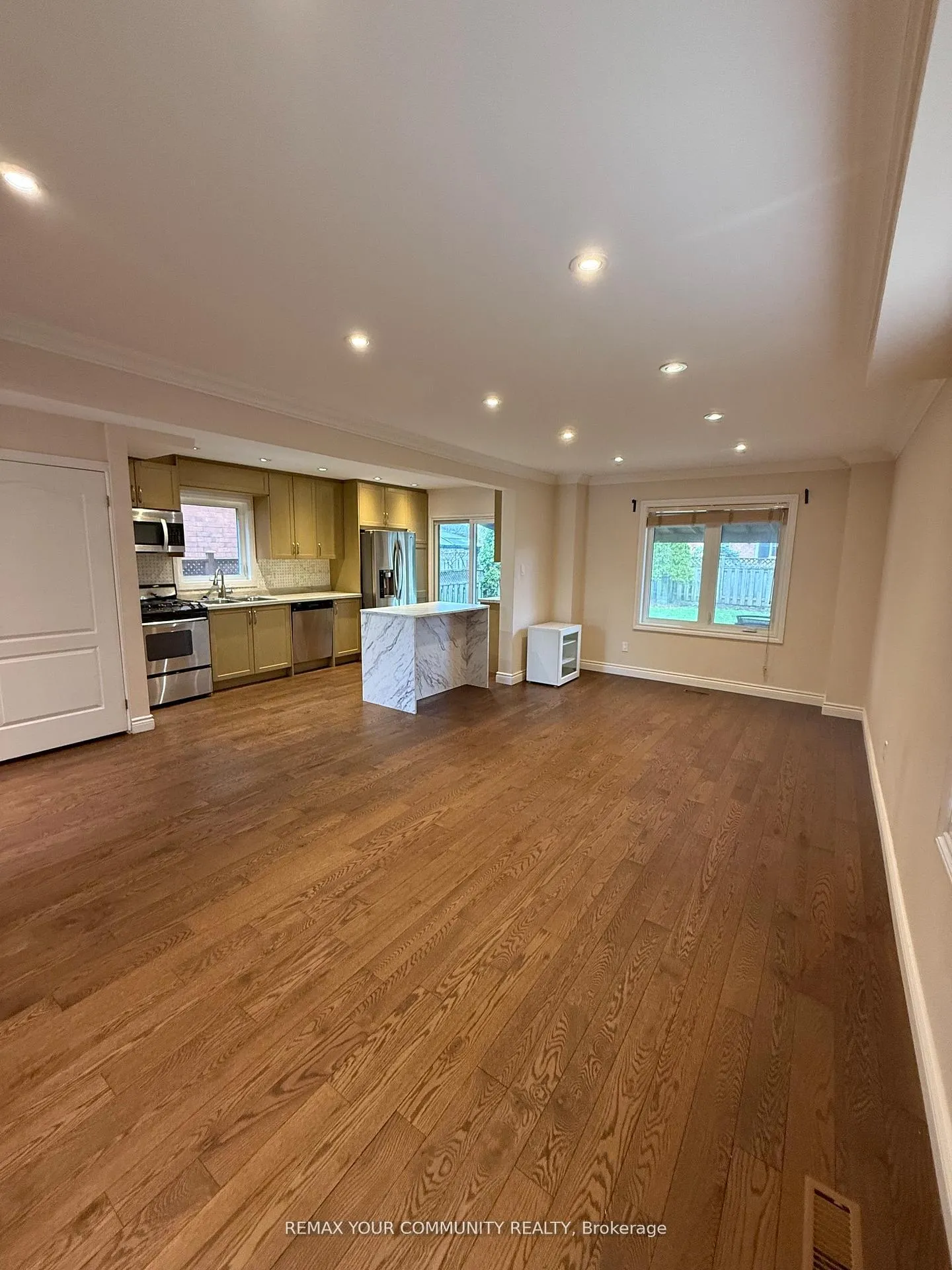 Photo 5 of 81 Waterfall Road, Vaughan, East Woodbridge — HOMEH