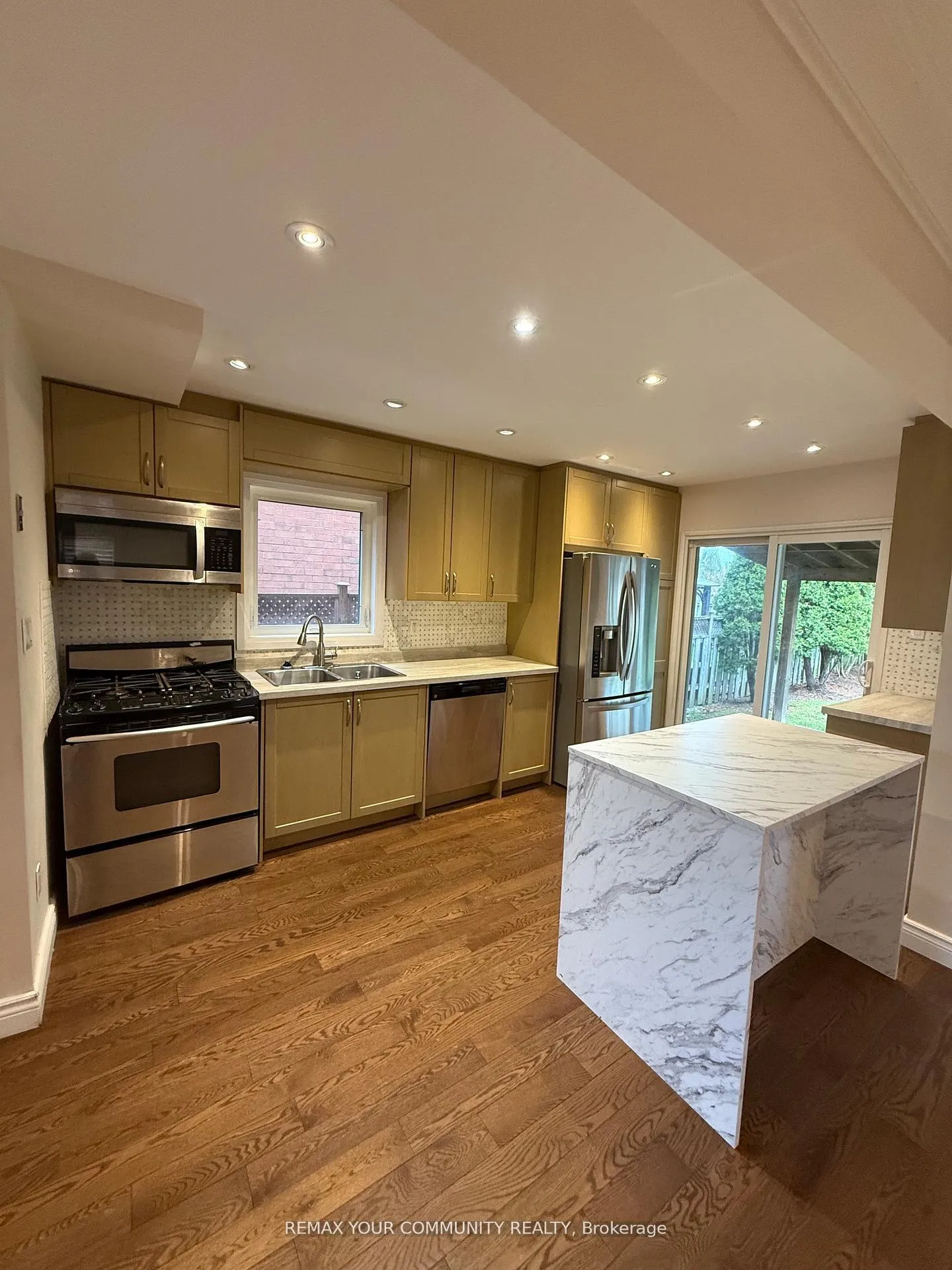 Photo 6 of 81 Waterfall Road, Vaughan, East Woodbridge — HOMEH