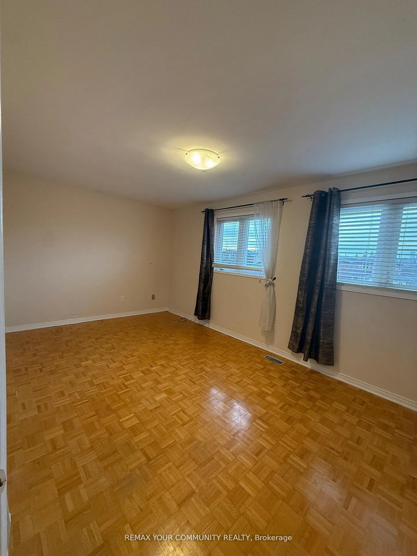 Photo 8 of 81 Waterfall Road, Vaughan, East Woodbridge — HOMEH