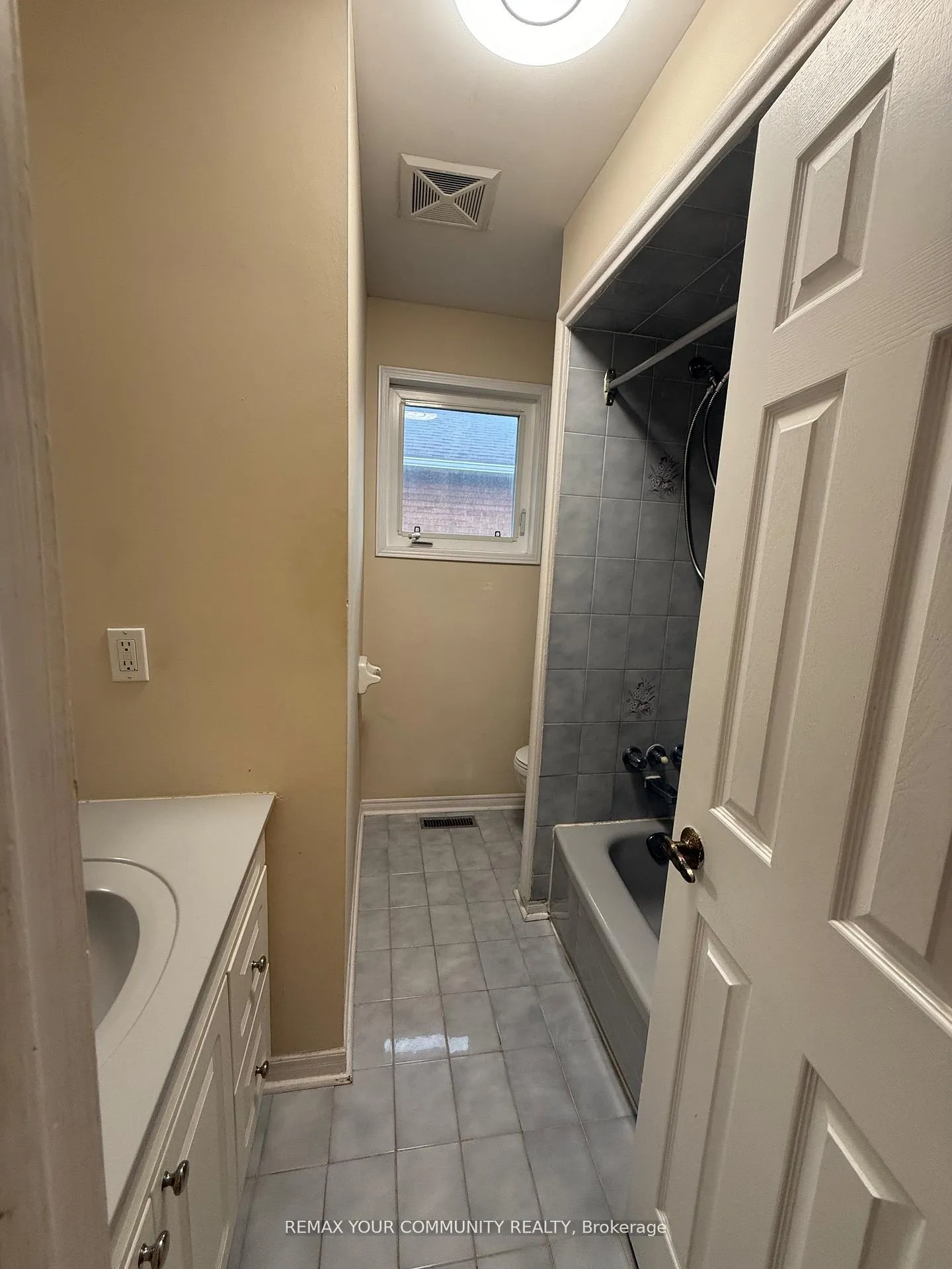 Photo 9 of 81 Waterfall Road, Vaughan, East Woodbridge — HOMEH