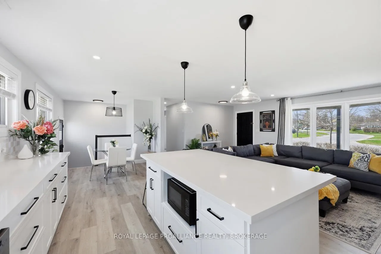 Photo 8 of 39 Howard Crescent, Kingston, West of Sir John A. Blvd — HOMEH