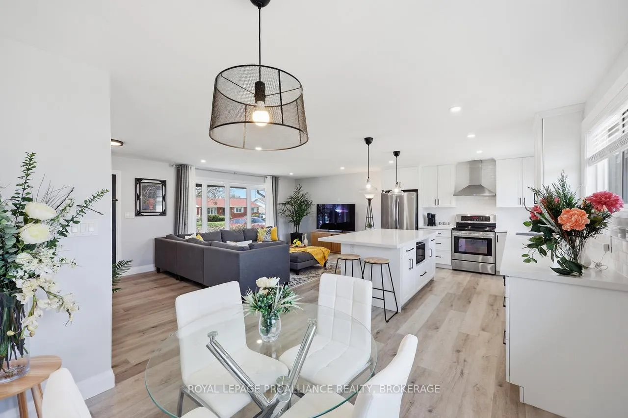 Photo 9 of 39 Howard Crescent, Kingston, West of Sir John A. Blvd — HOMEH