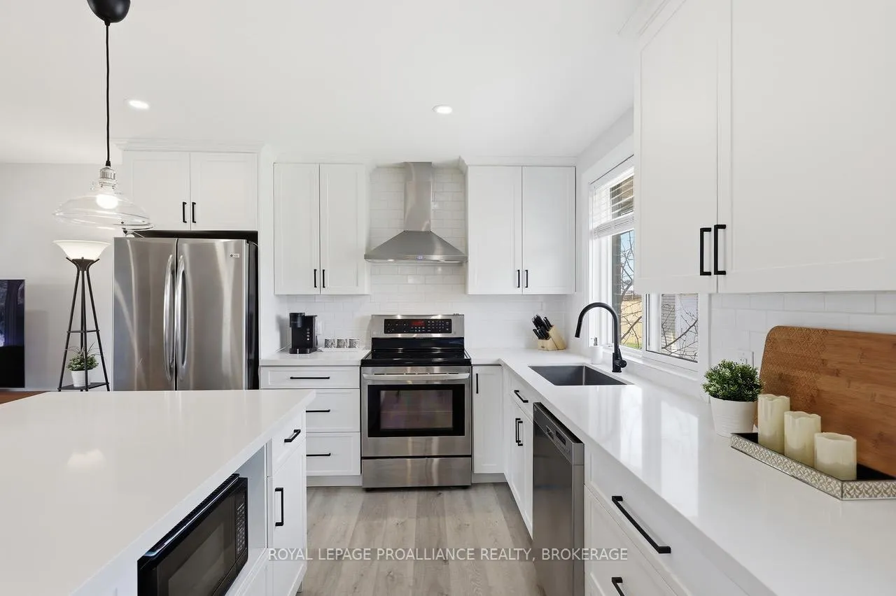 Photo 14 of 39 Howard Crescent, Kingston, West of Sir John A. Blvd — HOMEH