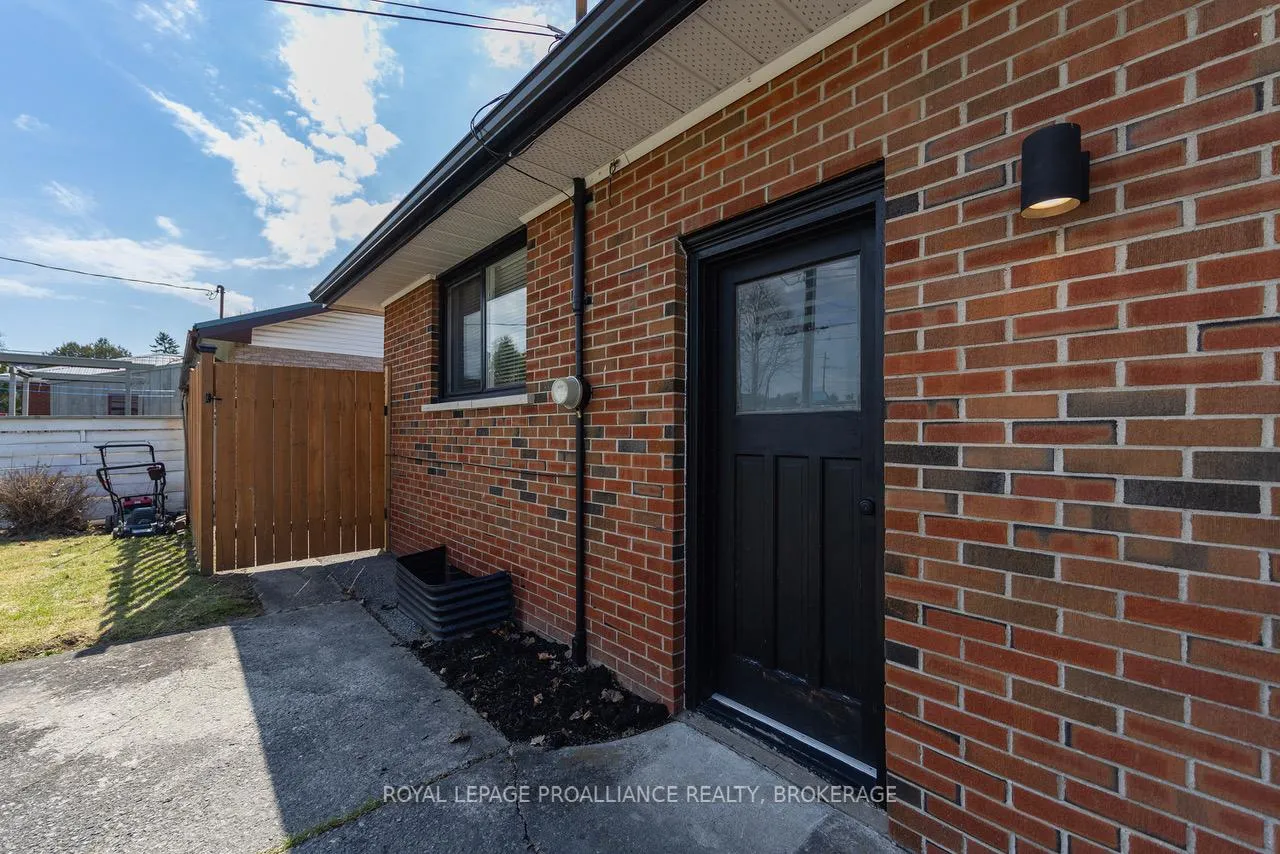 Photo 32 of 39 Howard Crescent, Kingston, West of Sir John A. Blvd — HOMEH